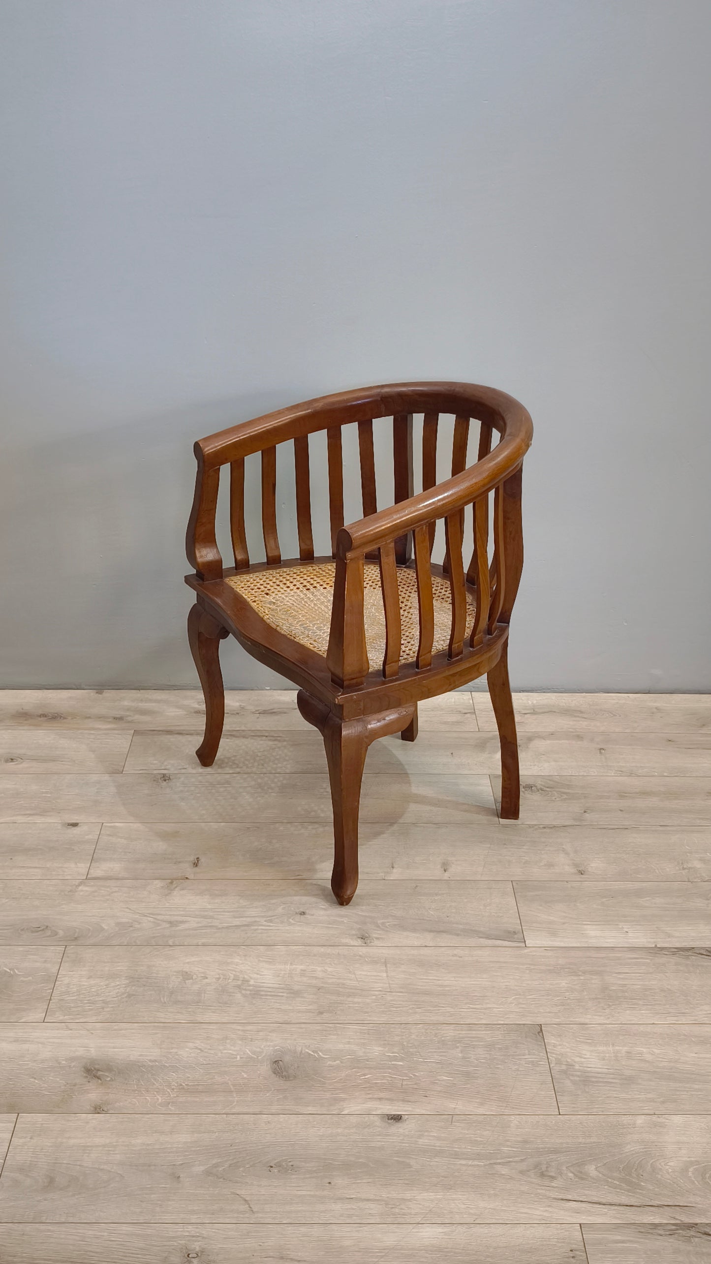 82215 Poltroncina round in teak