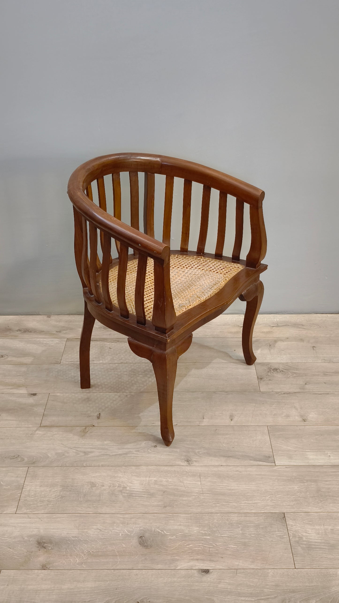 82215 Poltroncina round in teak