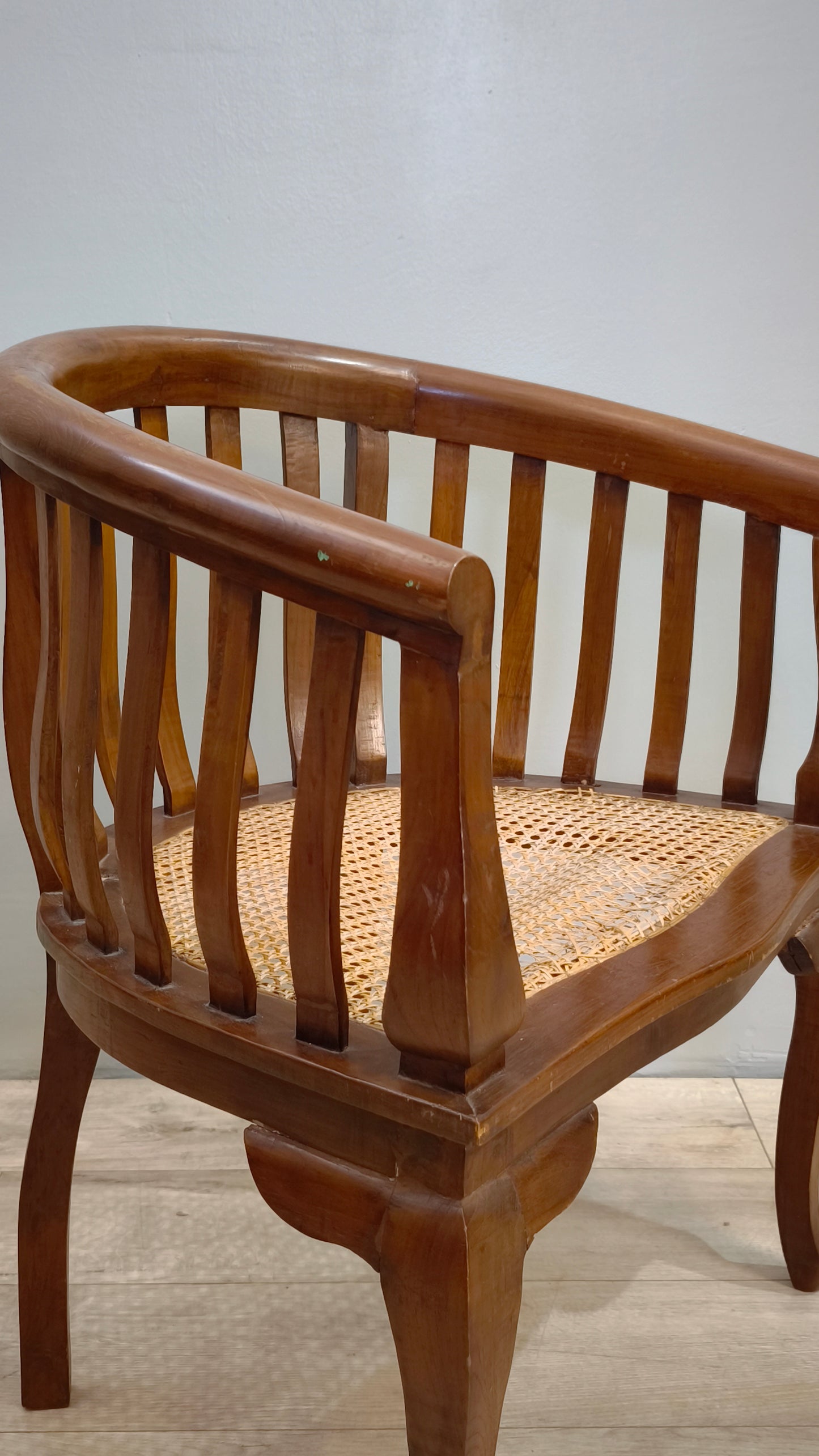 82215 Poltroncina round in teak
