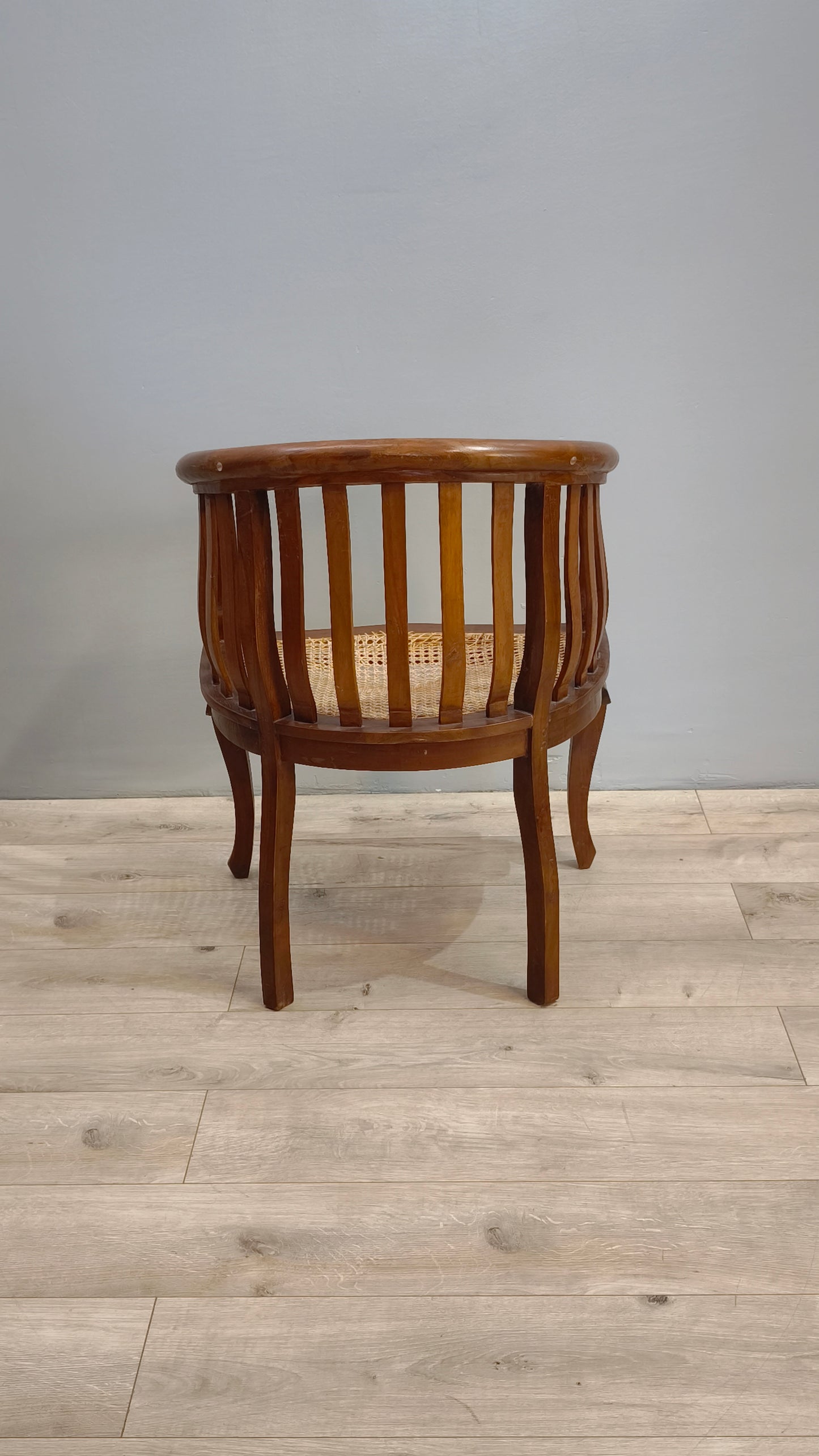 82215 Poltroncina round in teak