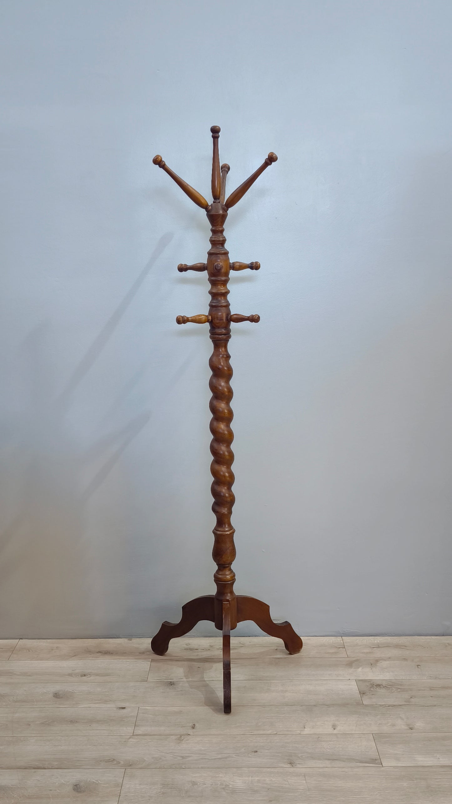 82227 Appendi abiti in legno a piantana