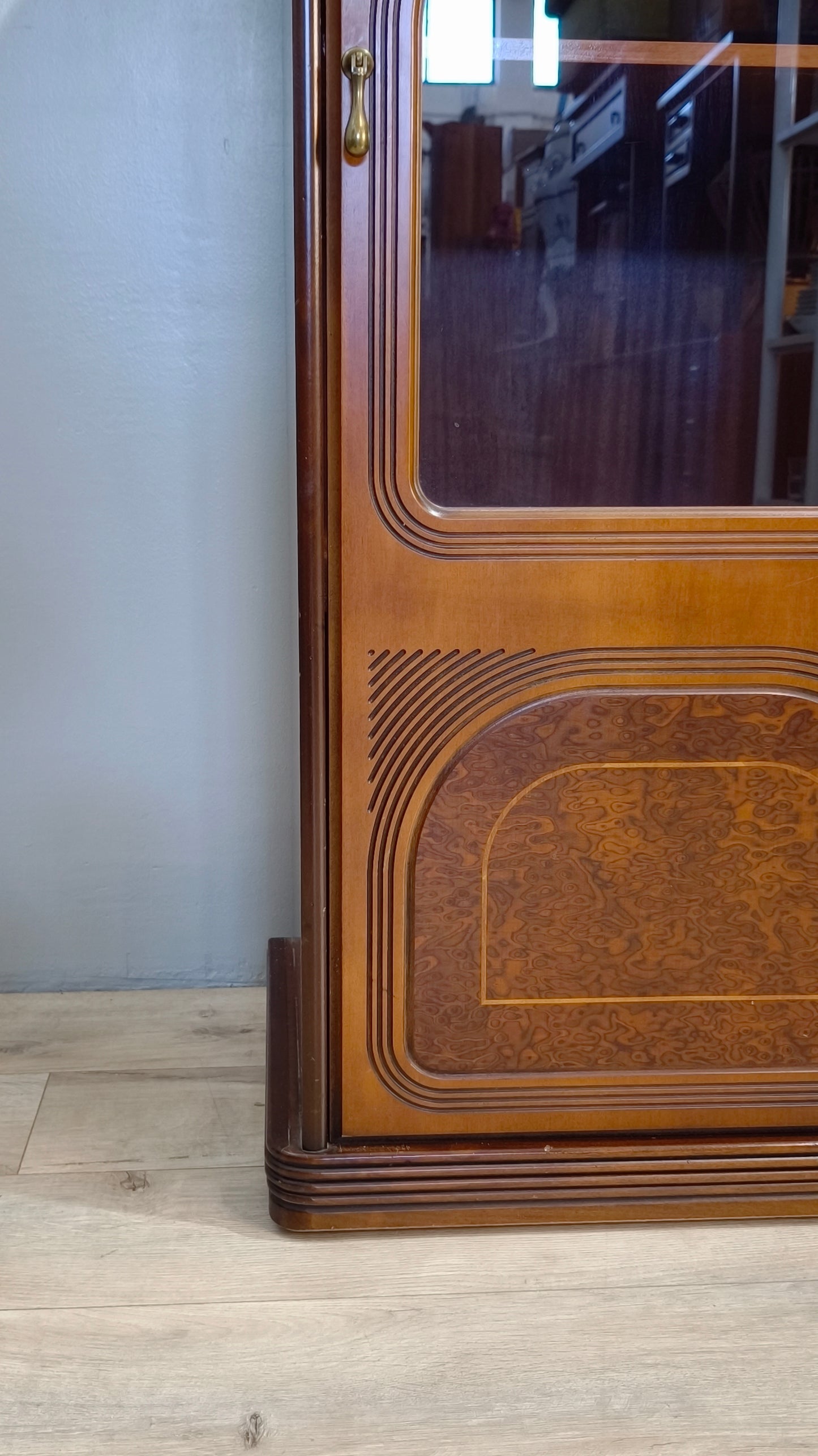 82232 Mobile in legno con sportello