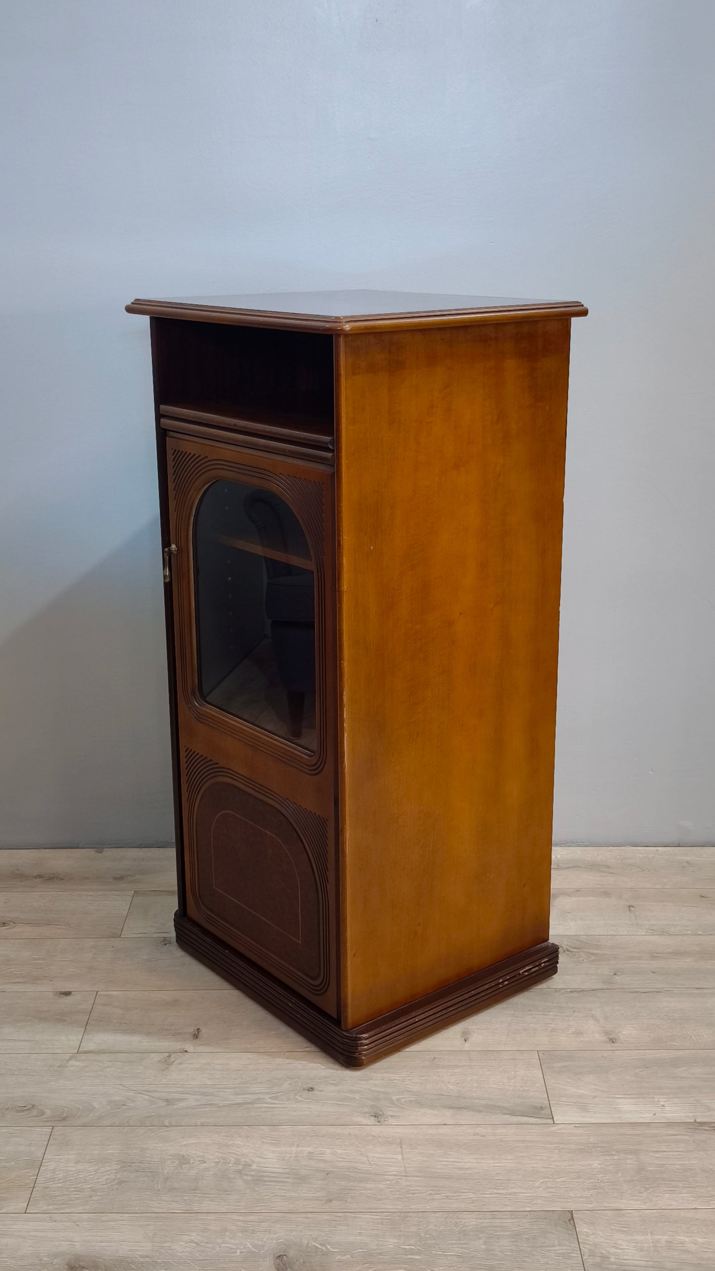 82232 Mobile in legno con sportello