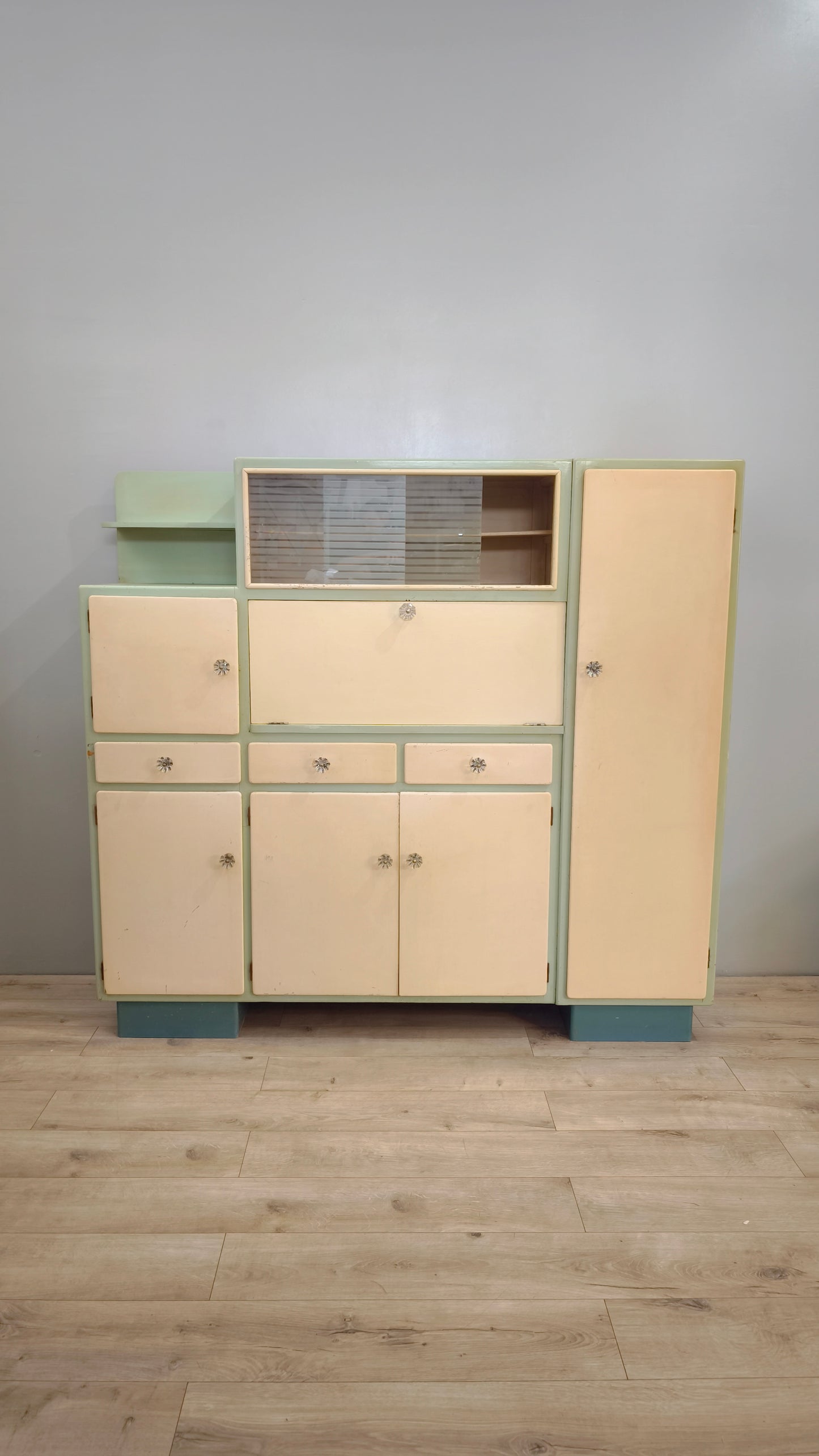 82397 Credenza anni '50 color panna e pistacchio