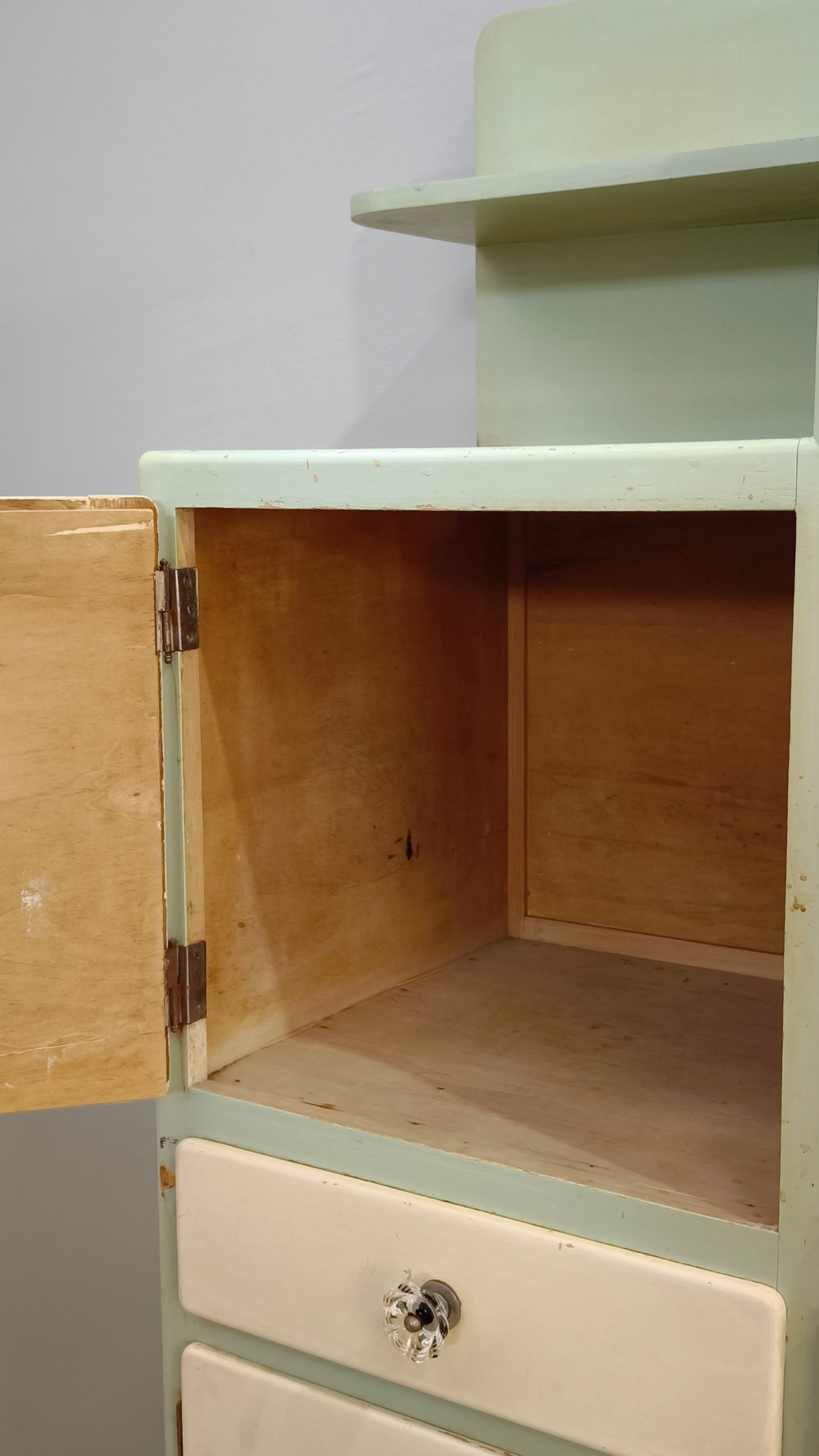 82397 Credenza anni '50 color panna e pistacchio