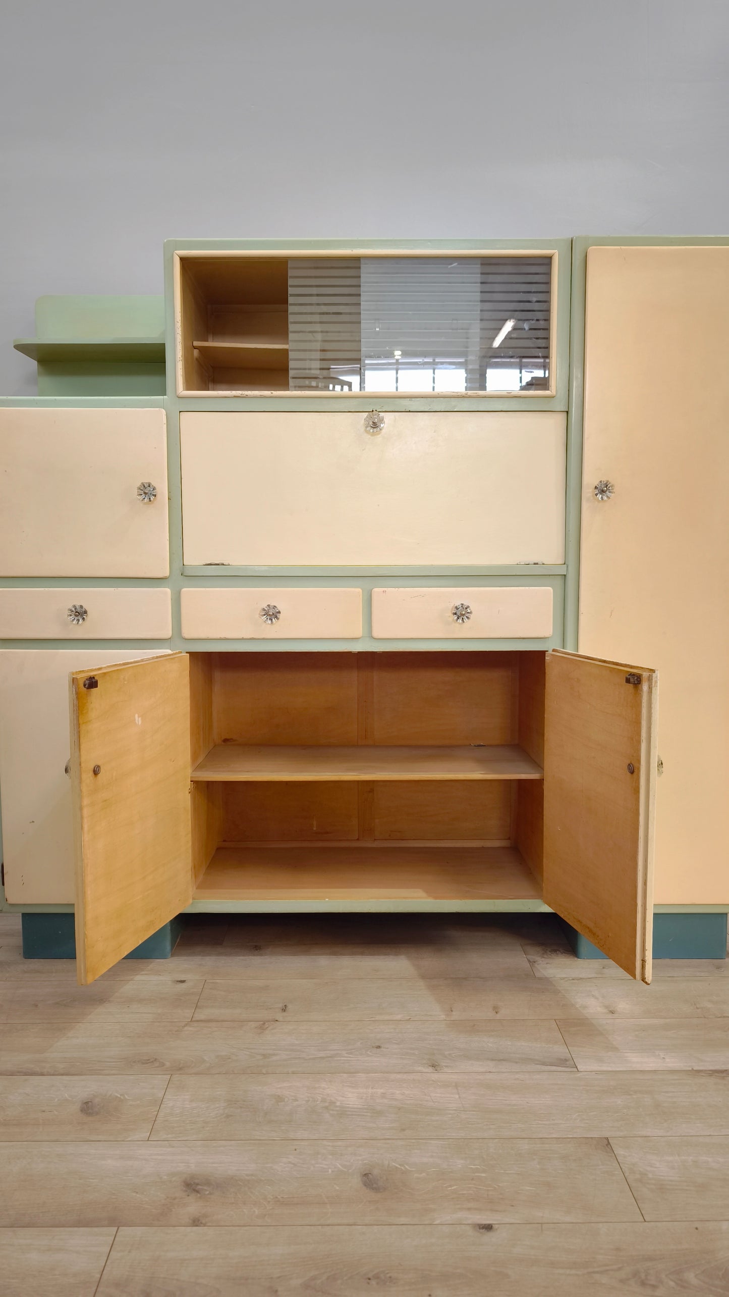 82397 Credenza anni '50 color panna e pistacchio