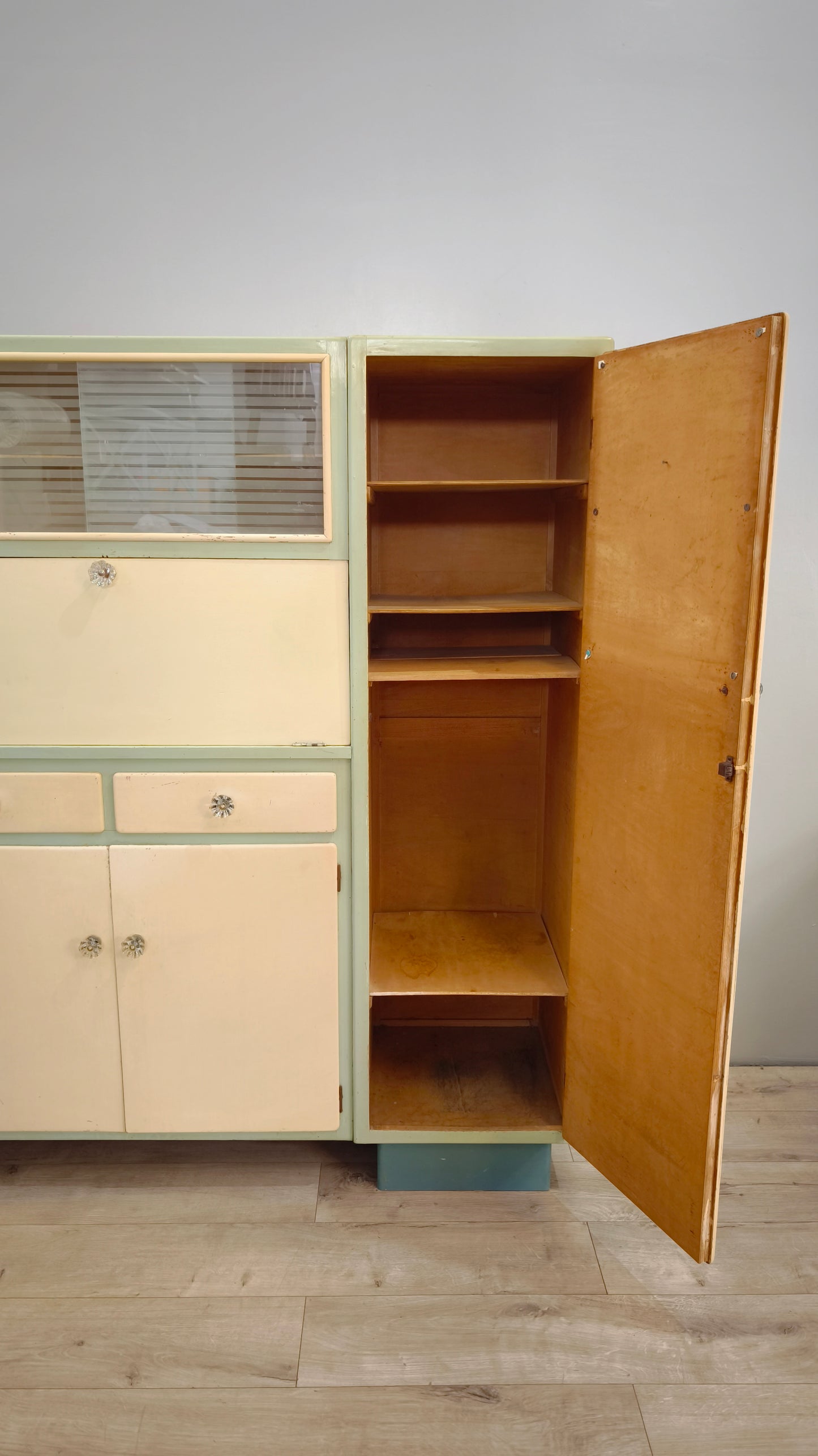 82397 Credenza anni '50 color panna e pistacchio
