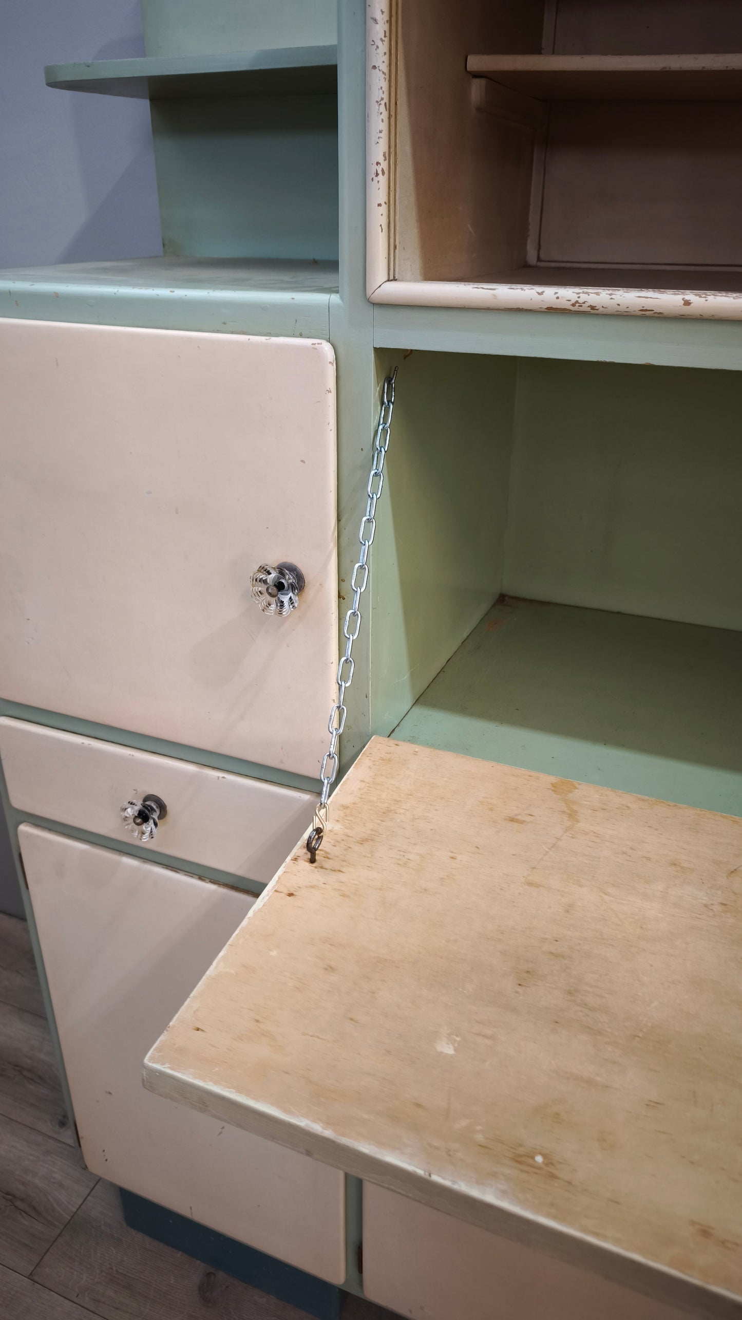 82397 Credenza anni '50 color panna e pistacchio