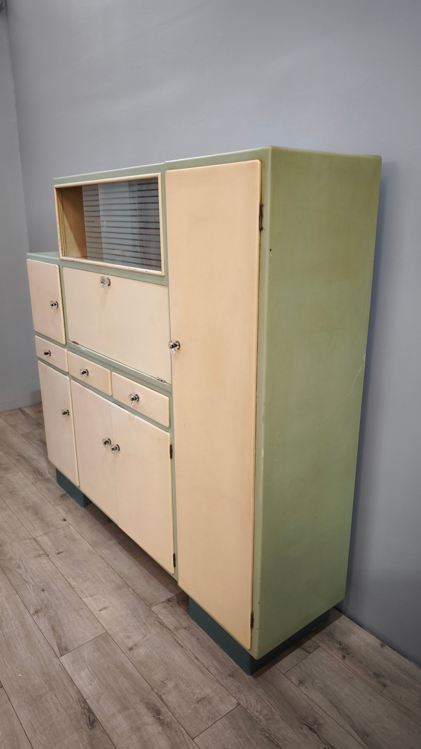 82397 Credenza anni '50 color panna e pistacchio