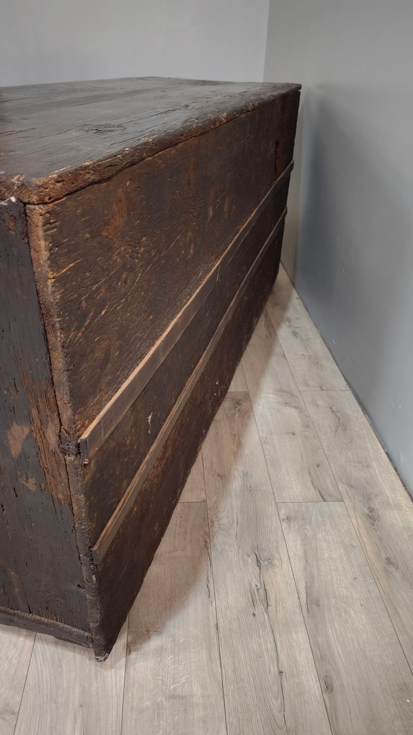 82464 Antica credenza in legno massello