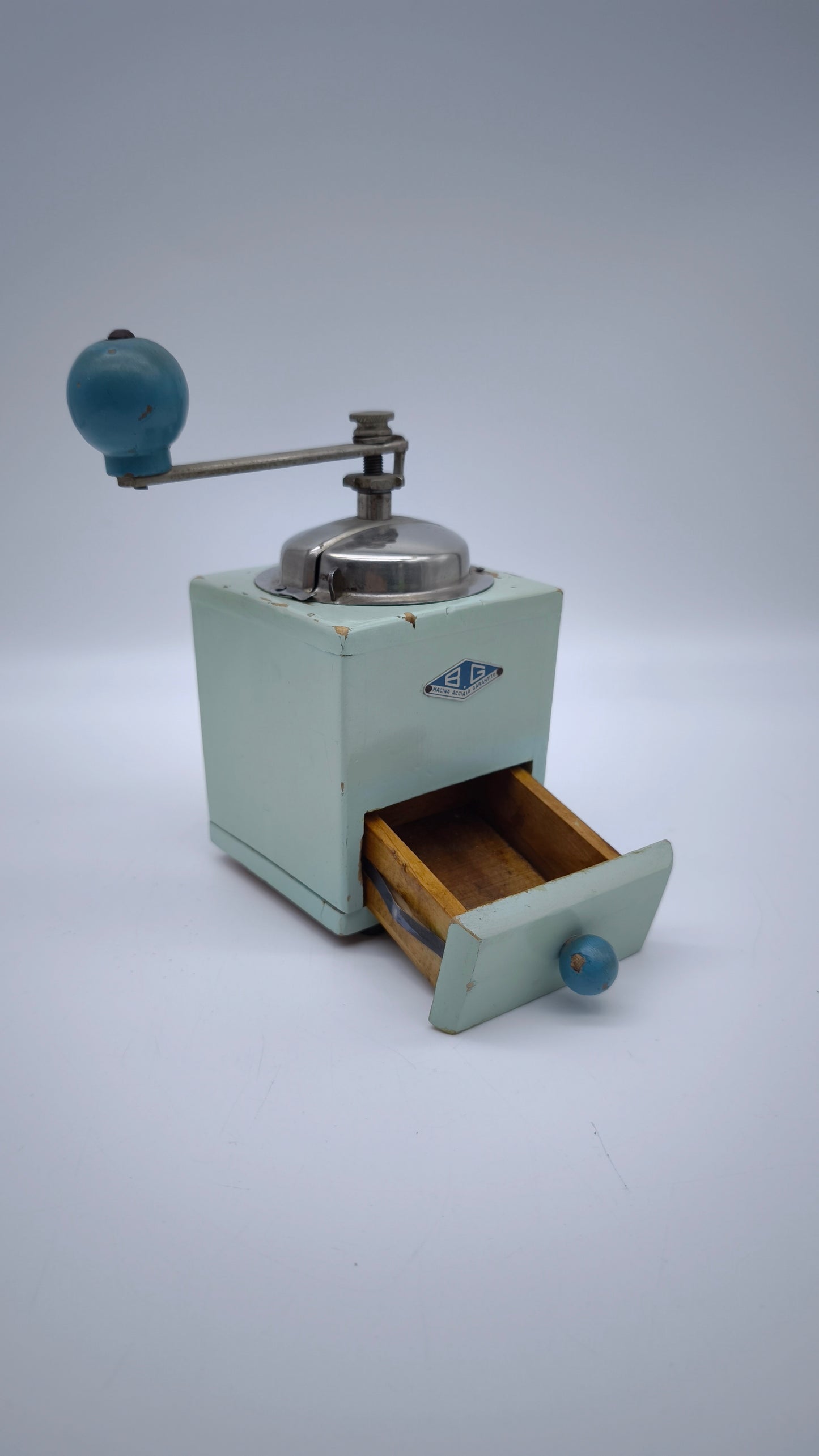 82376 Macinino vintage BG in legno e acciaio