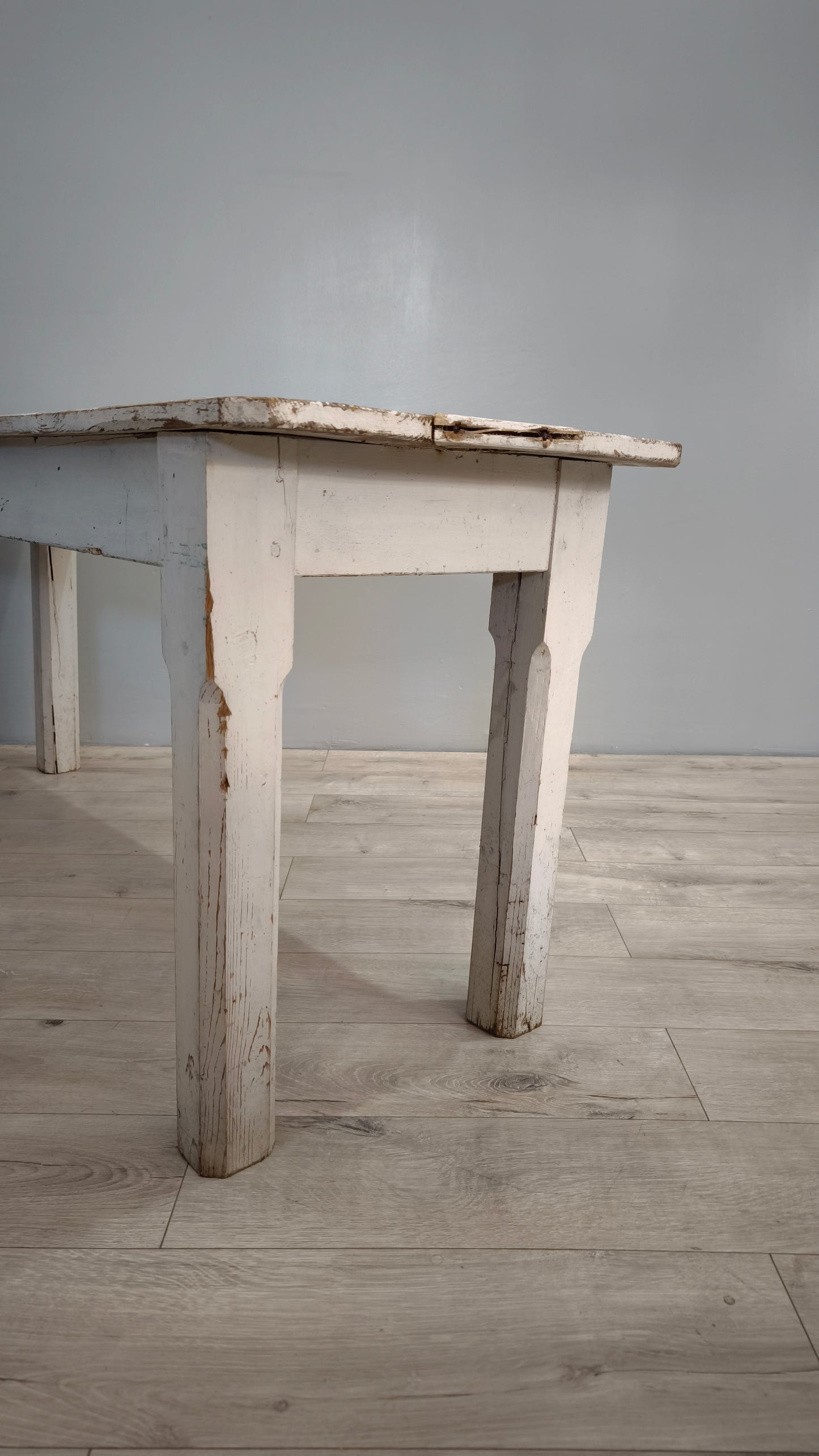 82476 Tavolo in legno verniciato bianco