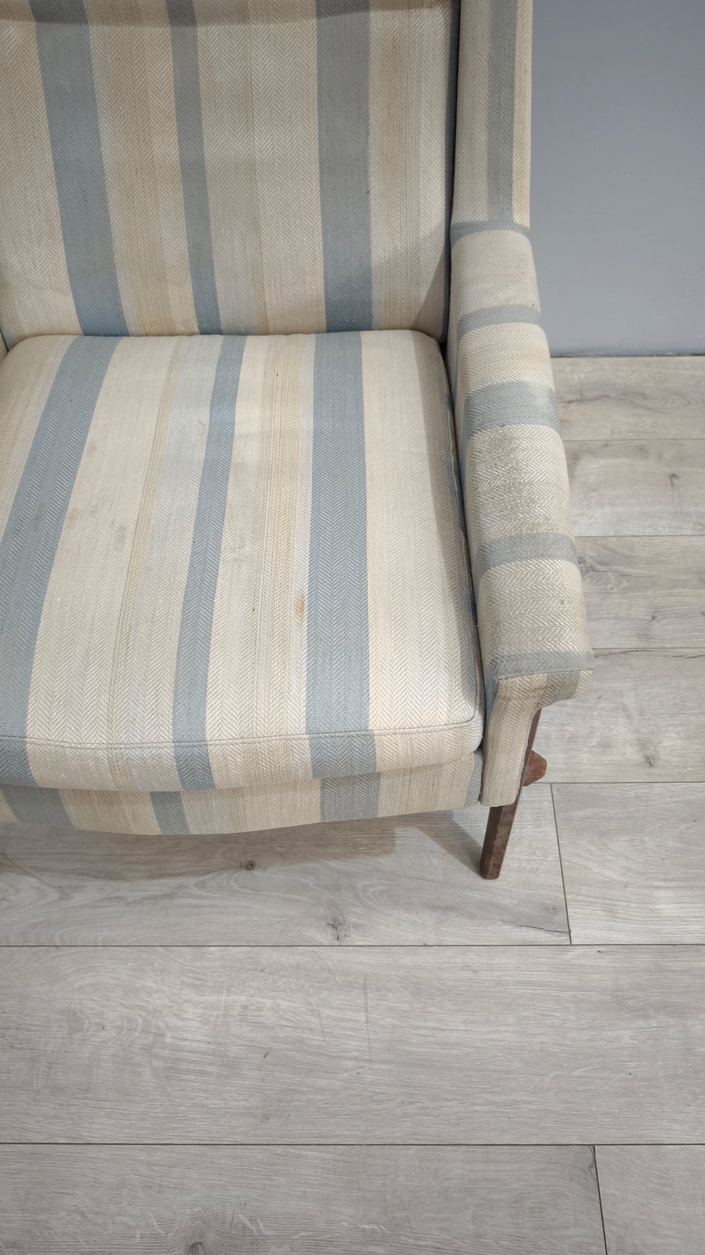82478 Poltrona originale anni '60 con struttura in teak e tessuto a righe