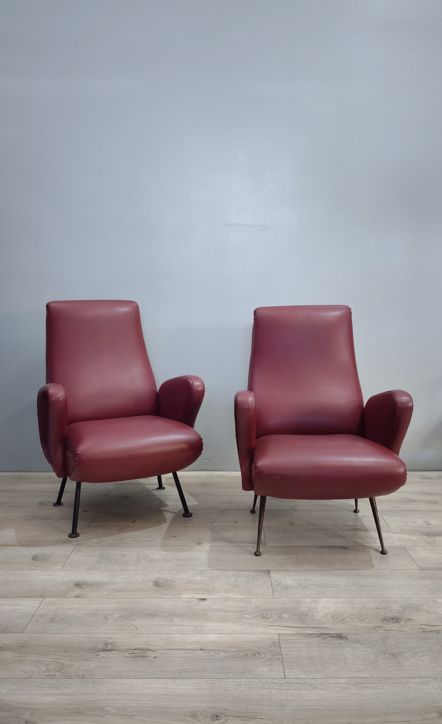 82471 Poltroncina vintage bordeaux in sky