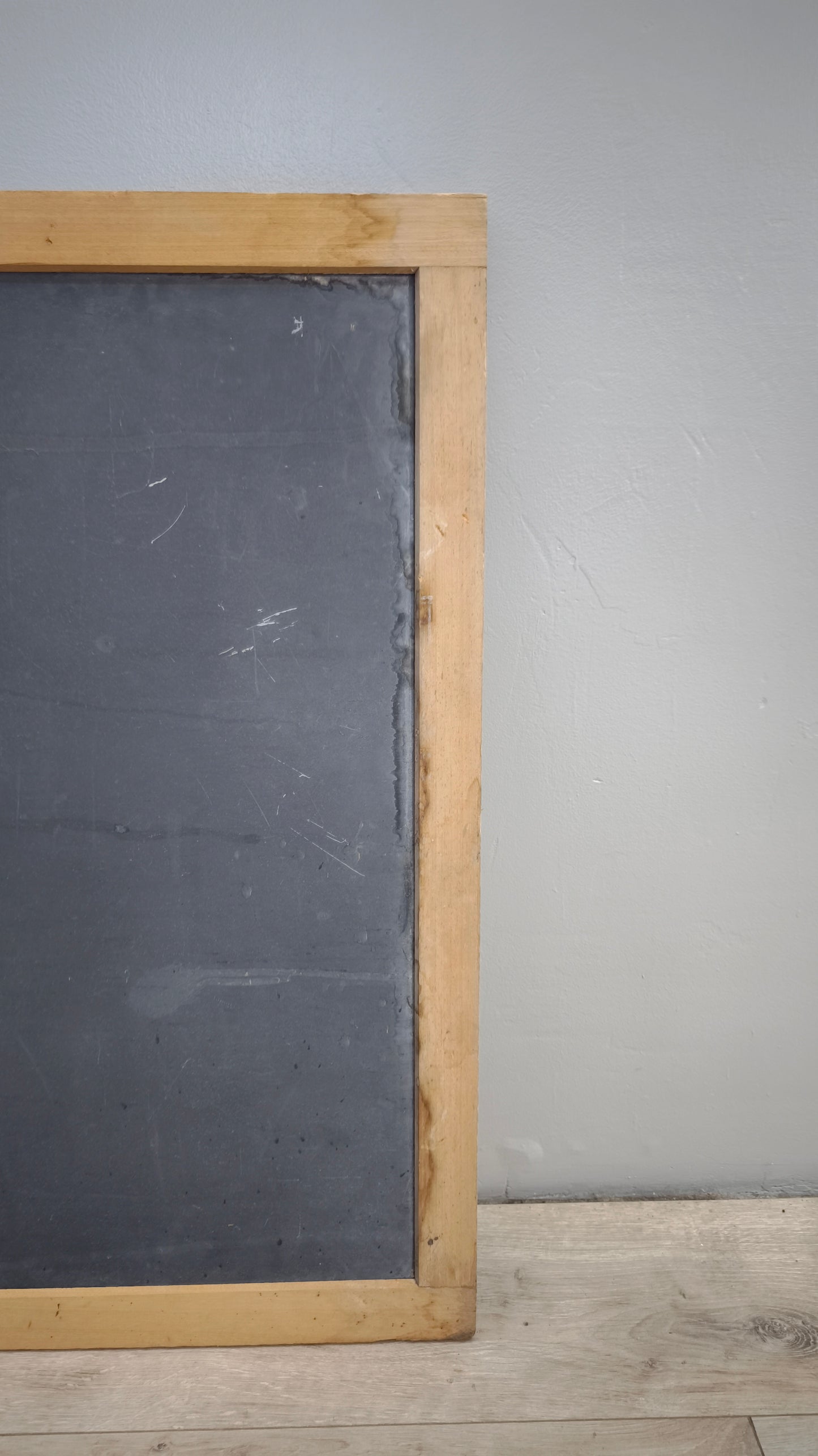 82403 Lavagna da muro con cornice in legno