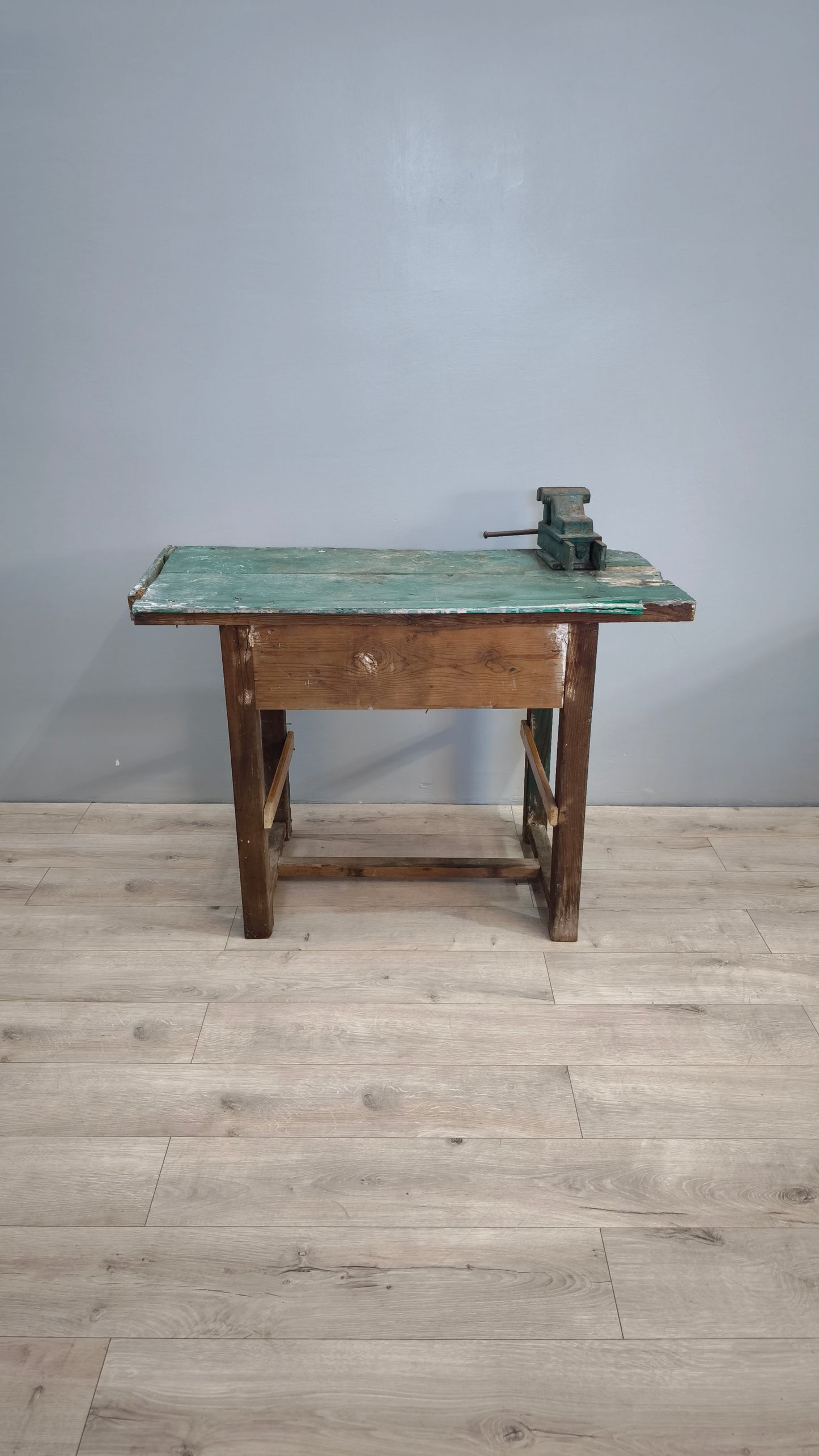 82472 Banco da lavoro verde in legno con morsa