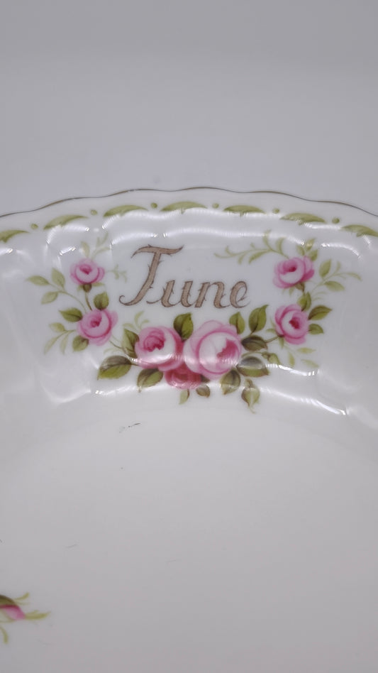 82526 Ciotolina in ceramica Royal Albert 1970, Flower of the month series, Roses, June