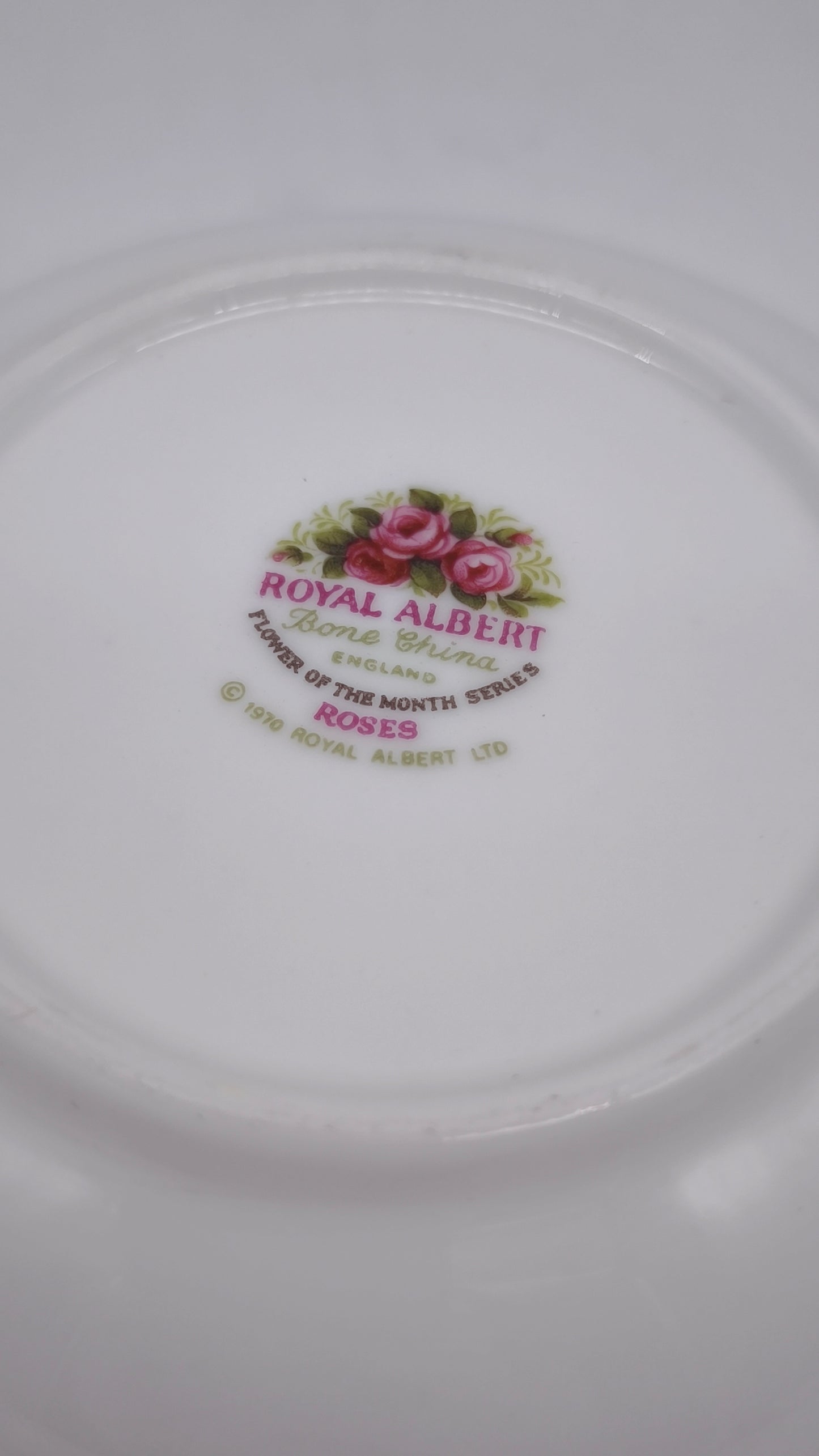 82526 Ciotolina in ceramica Royal Albert 1970, Flower of the month series, Roses, June