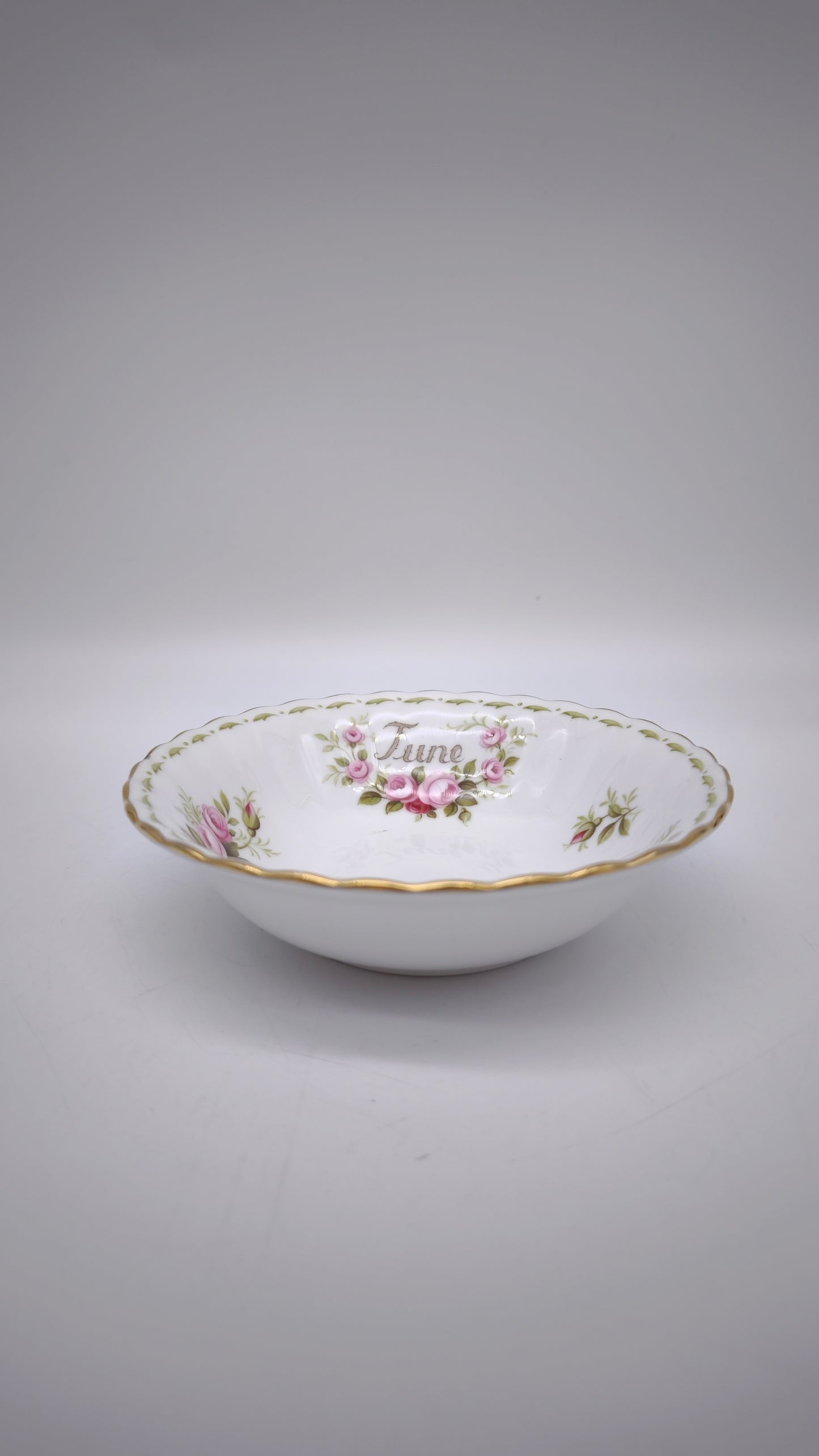 82526 Ciotolina in ceramica Royal Albert 1970, Flower of the month series, Roses, June