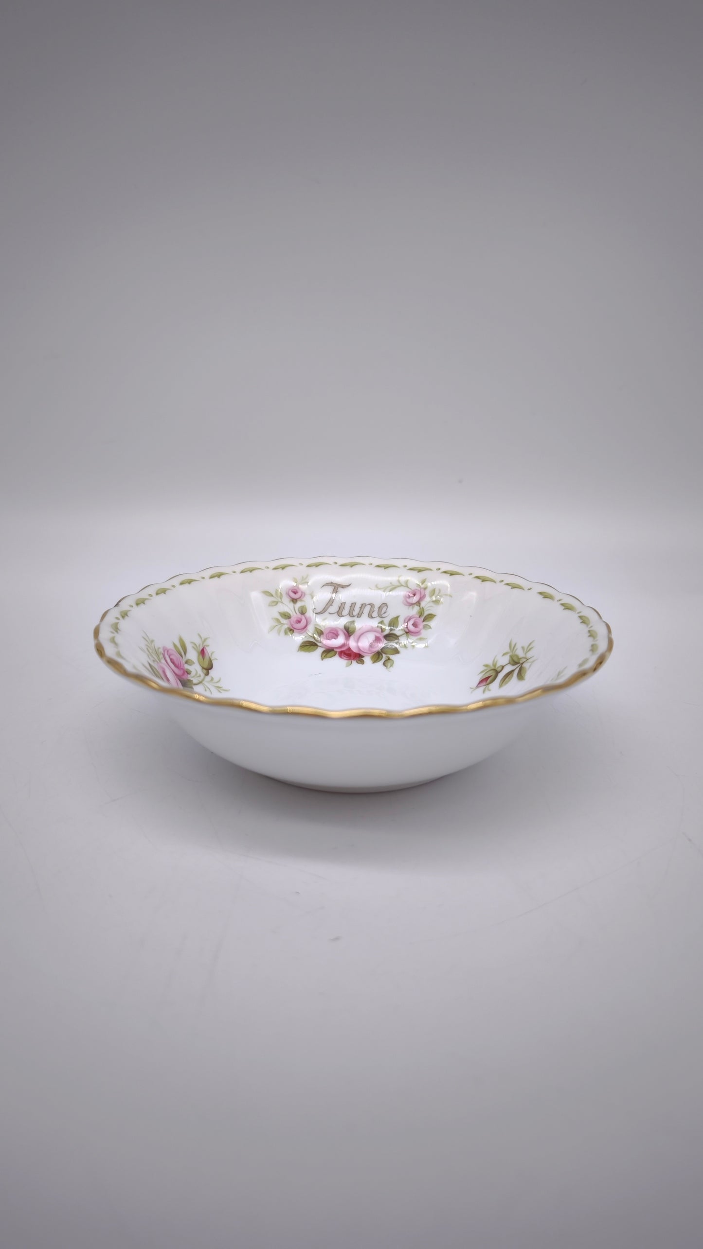 82526 Ciotolina in ceramica Royal Albert 1970, Flower of the month series, Roses, June