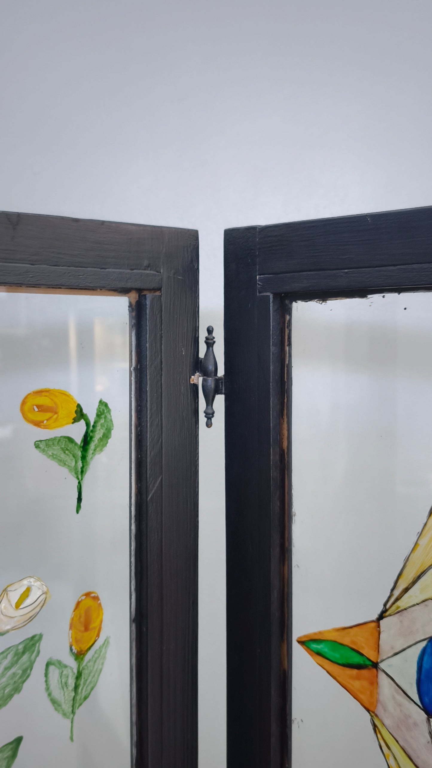 82520 Separé in legno e vetro dipinto