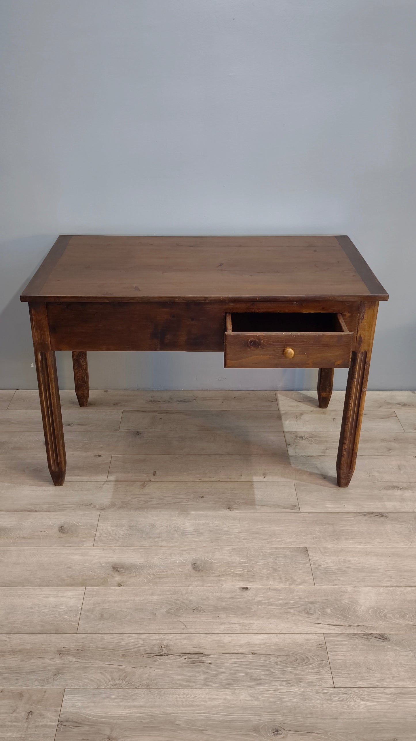82475 Tavolo madia in legno massello con cassetto frontale