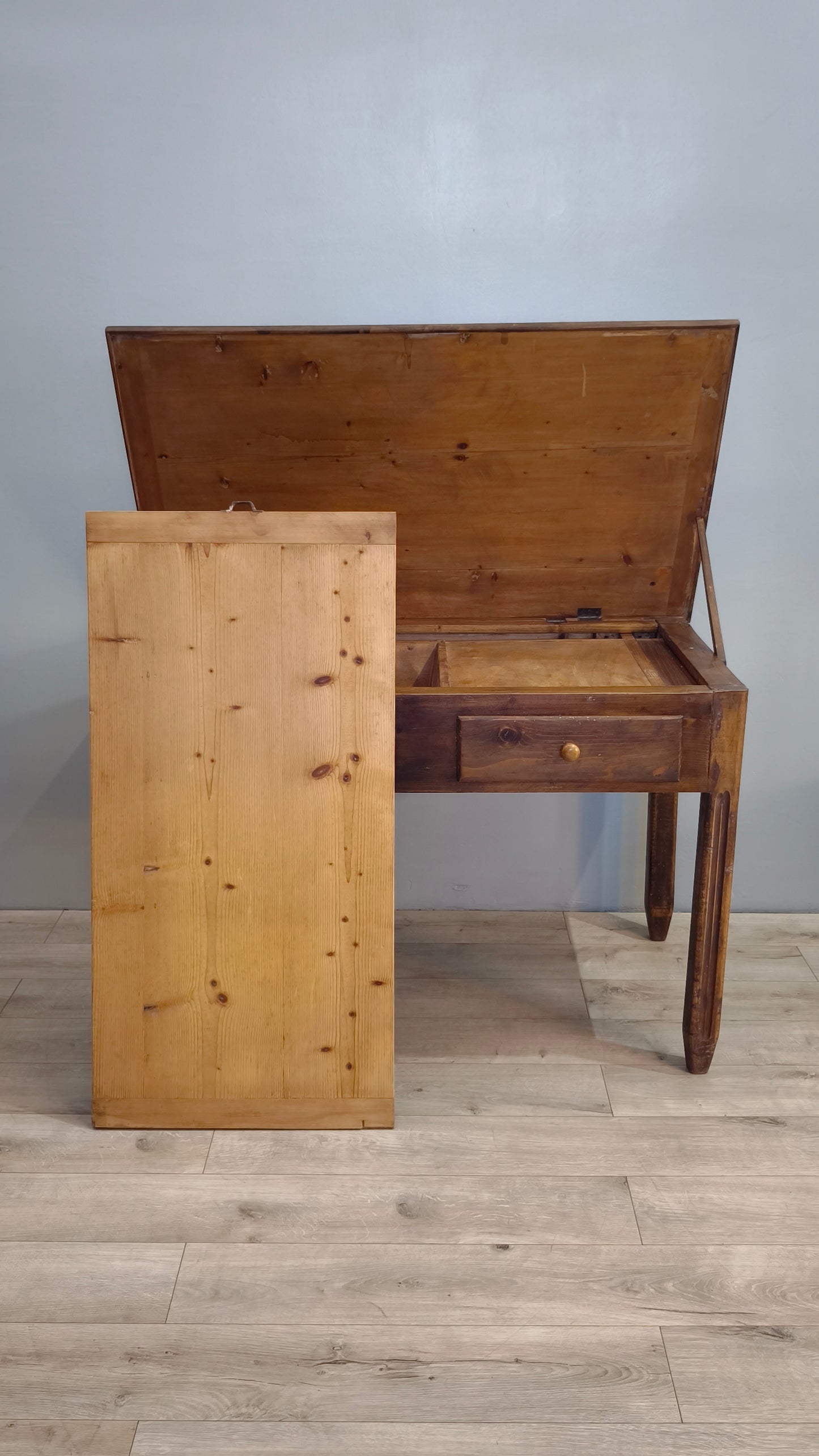 82475 Tavolo madia in legno massello con cassetto frontale