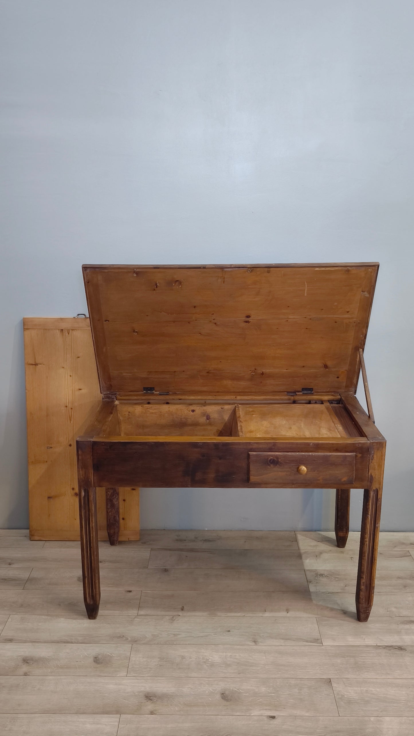 82475 Tavolo madia in legno massello con cassetto frontale