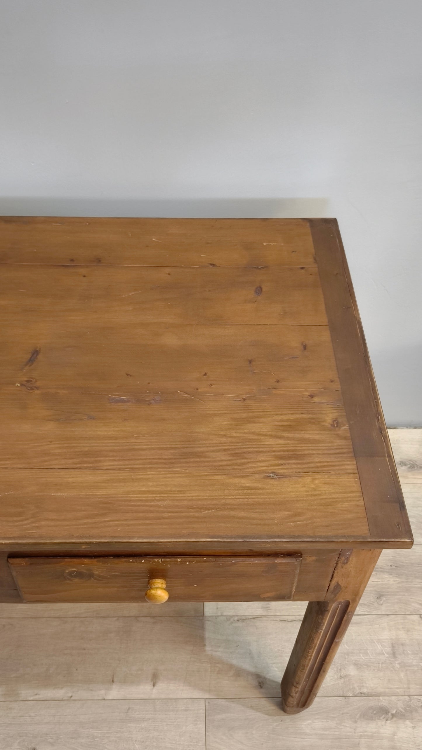 82475 Tavolo madia in legno massello con cassetto frontale