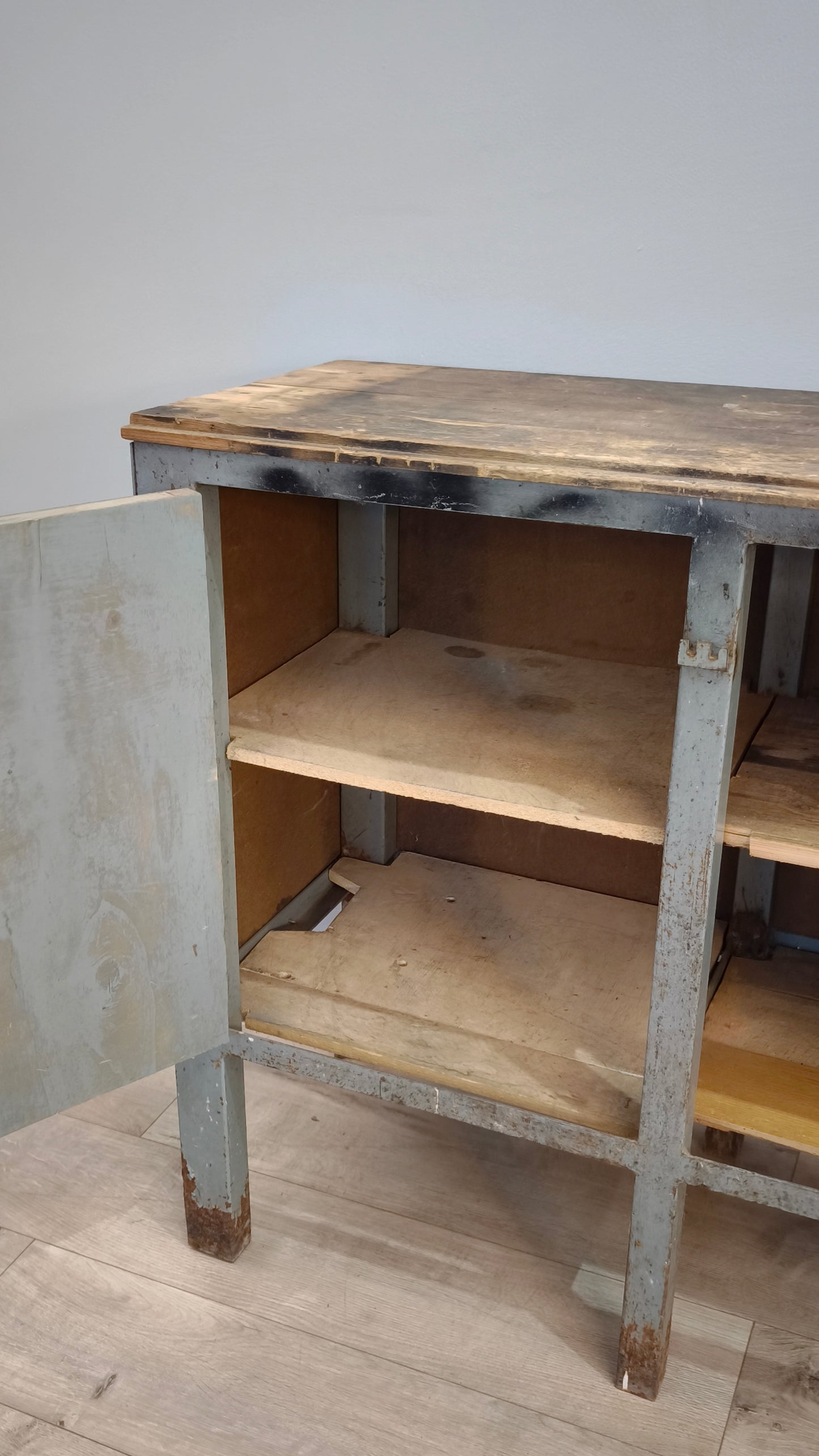 82474 Credenza da lavoro in ferro con piano in legno