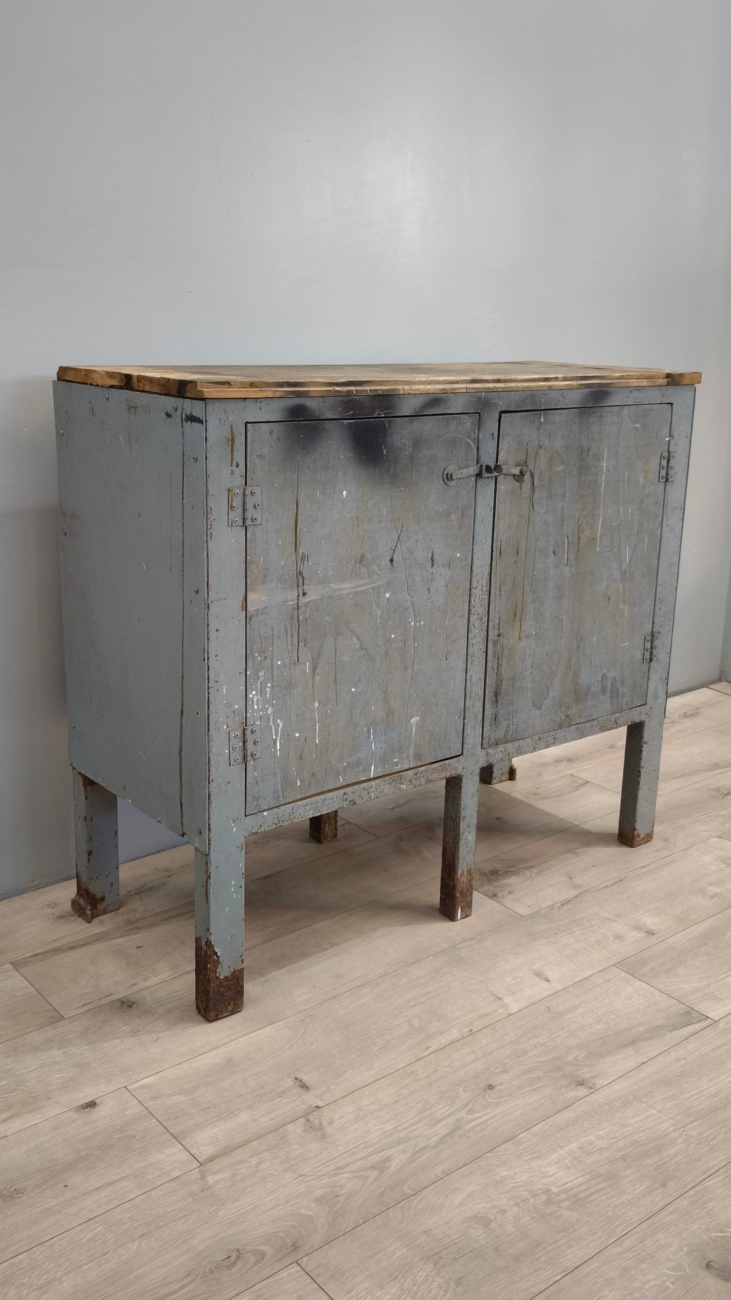 82474 Credenza da lavoro in ferro con piano in legno
