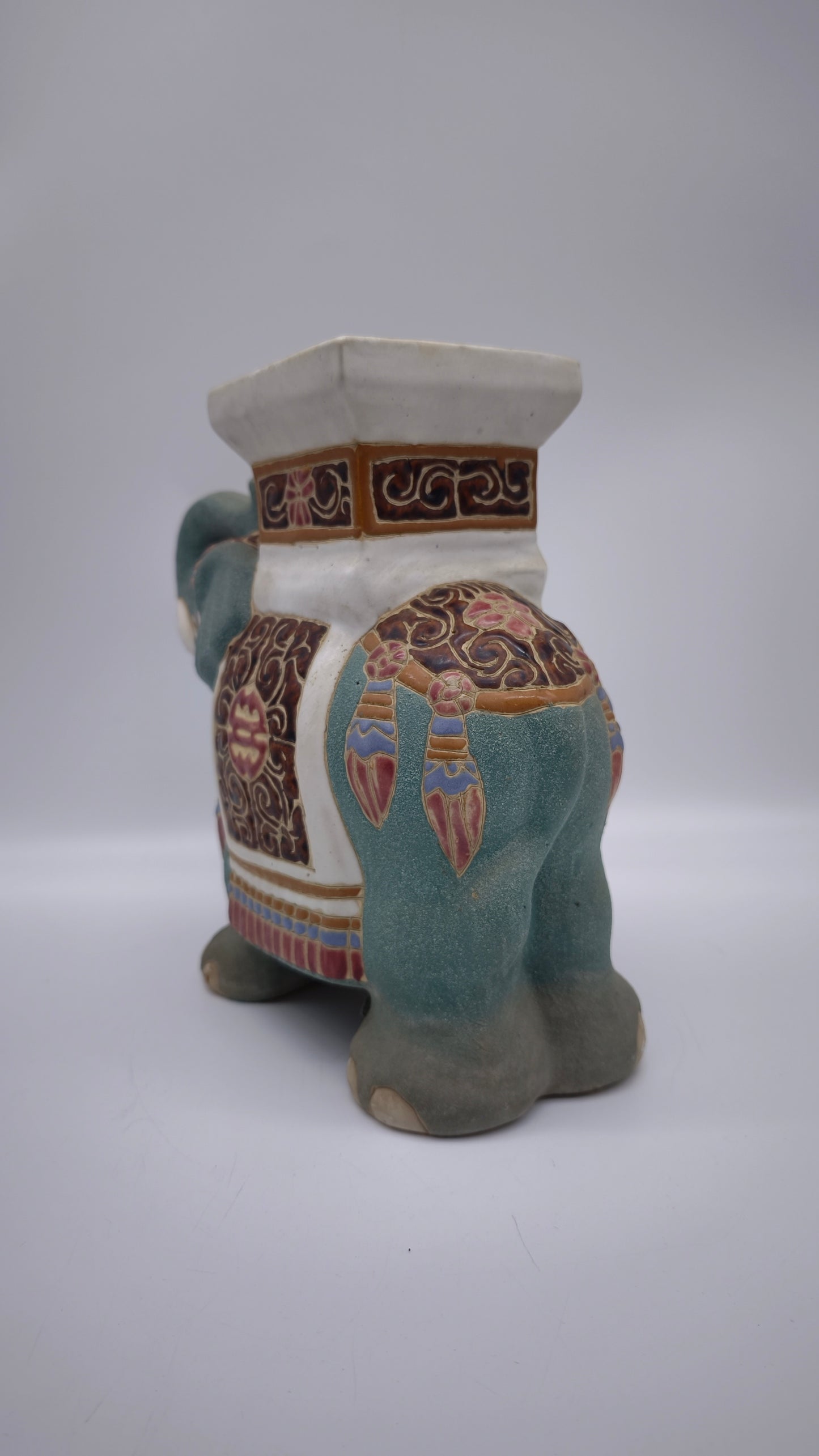 82691 Coppia di alzatine a forma di elefante in ceramica