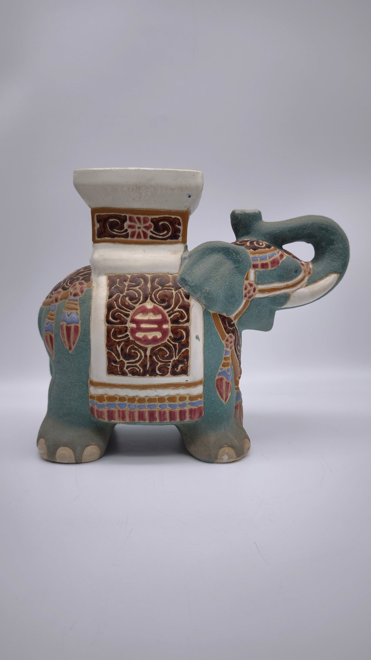 82691 Coppia di alzatine a forma di elefante in ceramica