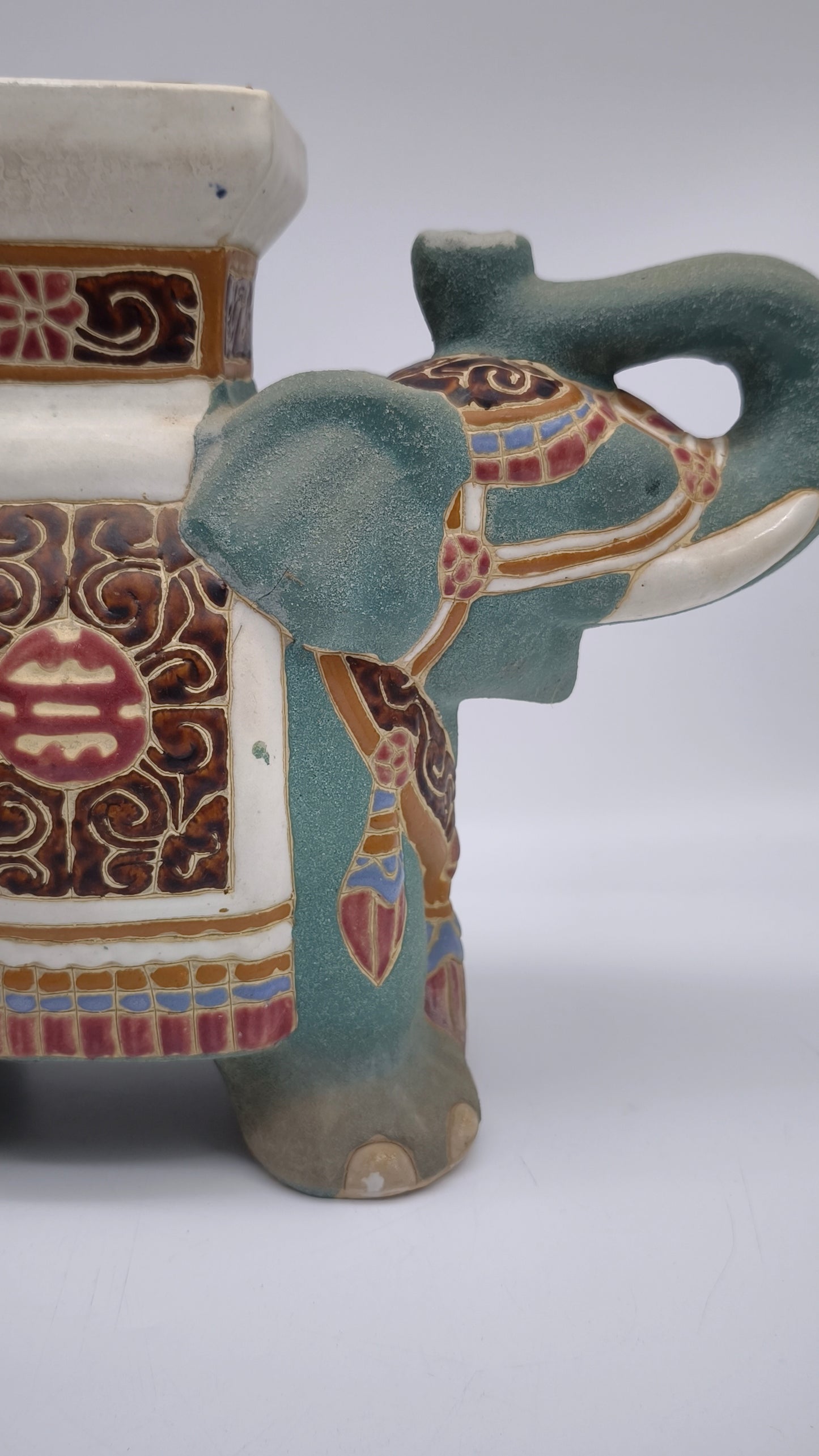 82691 Coppia di alzatine a forma di elefante in ceramica