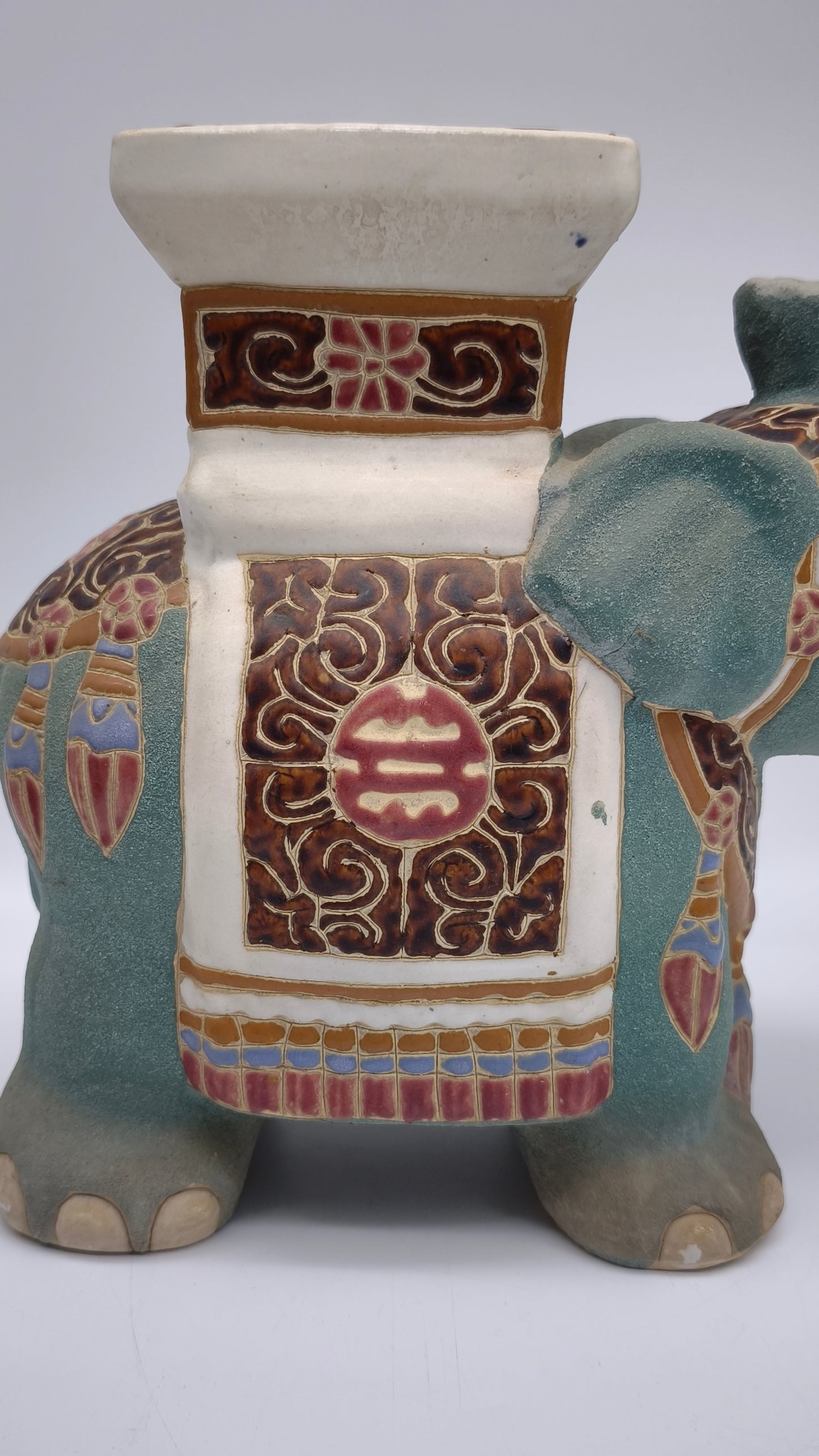 82691 Coppia di alzatine a forma di elefante in ceramica