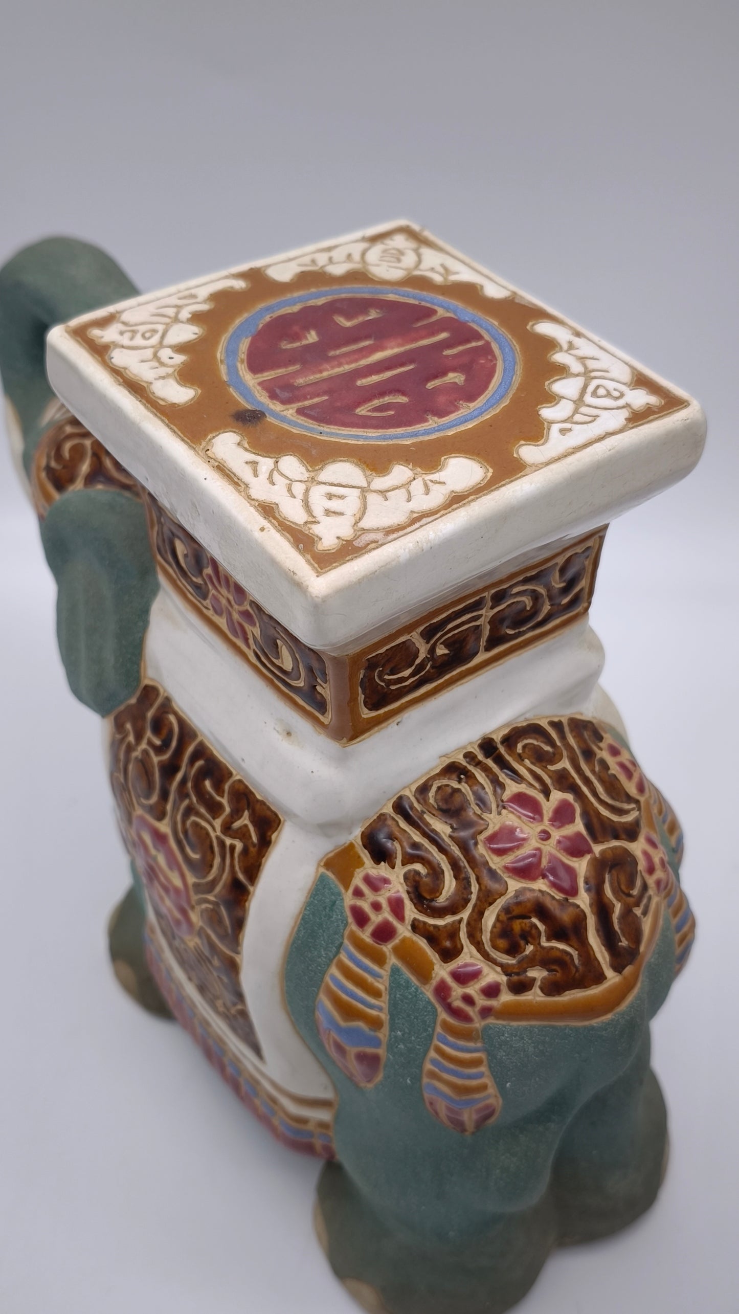 82691 Coppia di alzatine a forma di elefante in ceramica
