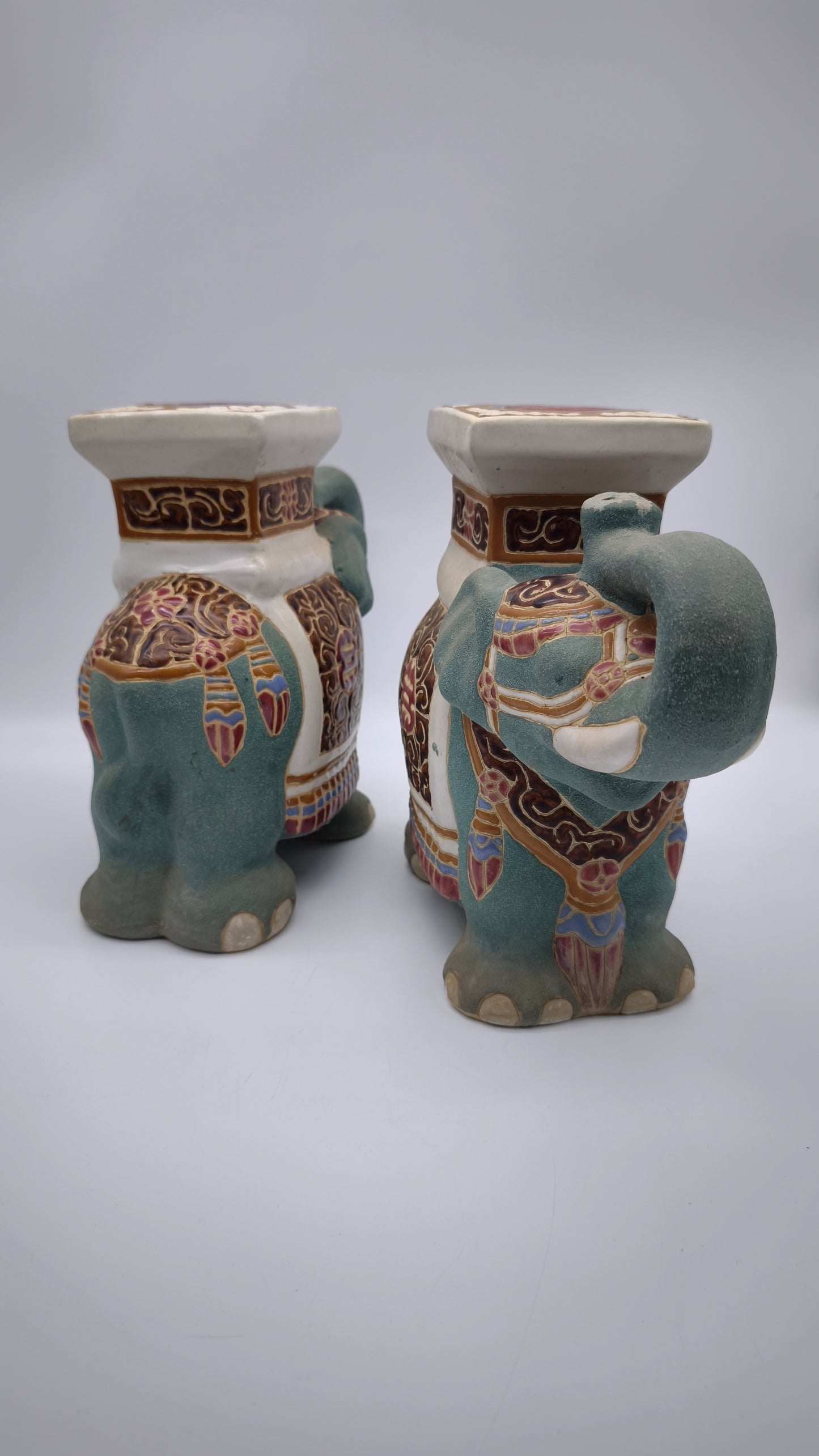 82691 Coppia di alzatine a forma di elefante in ceramica