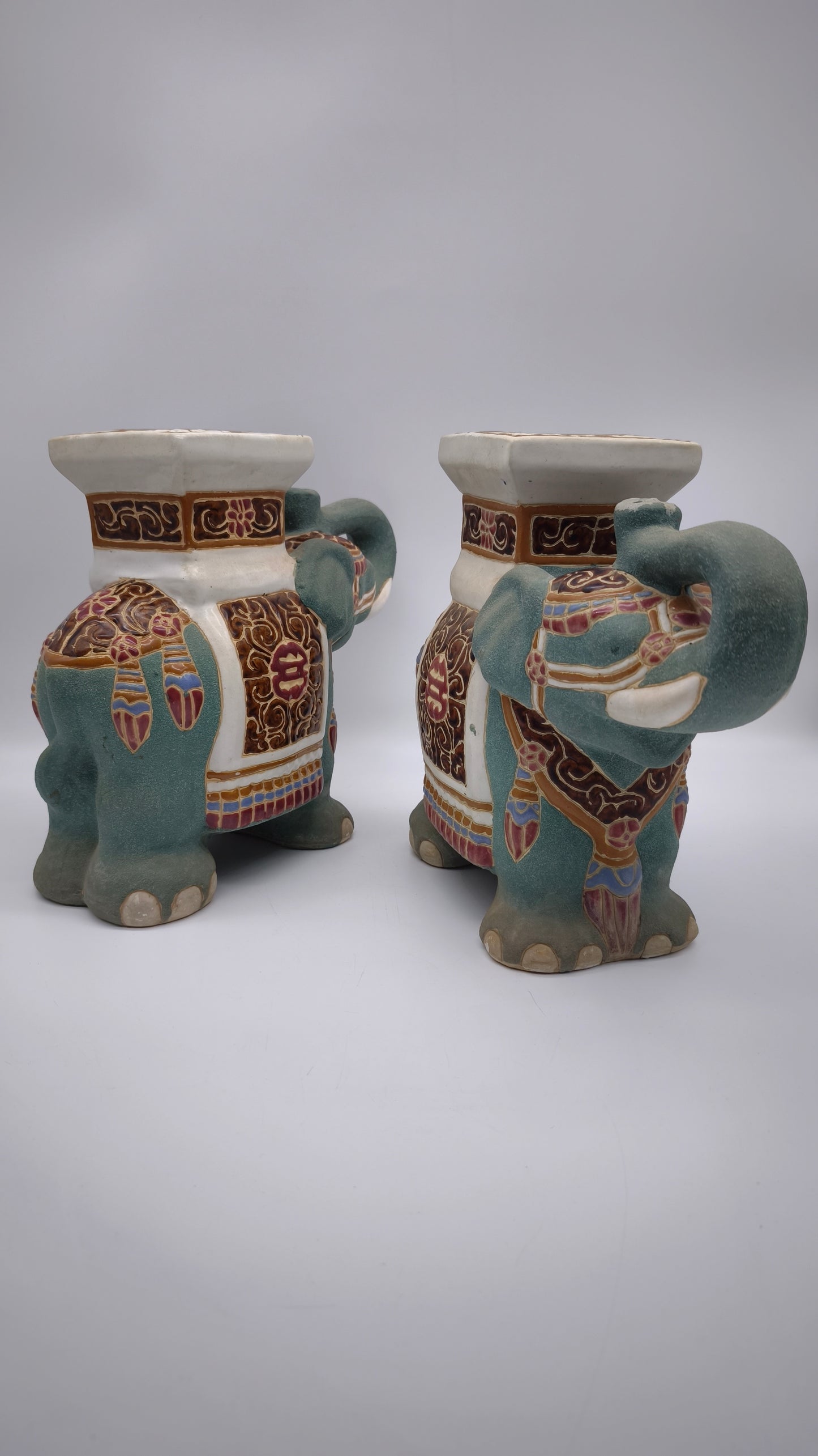 82691 Coppia di alzatine a forma di elefante in ceramica