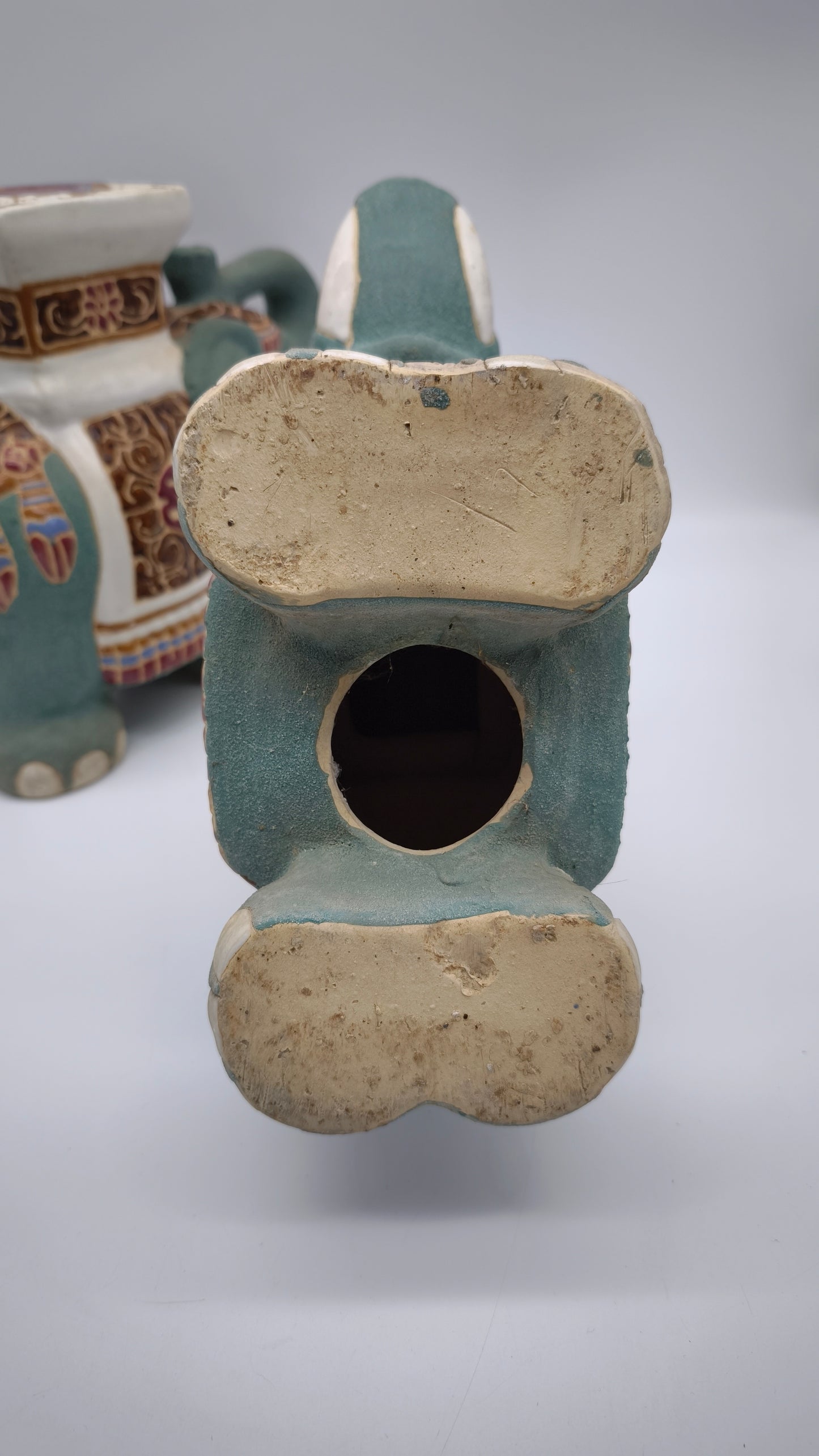 82691 Coppia di alzatine a forma di elefante in ceramica