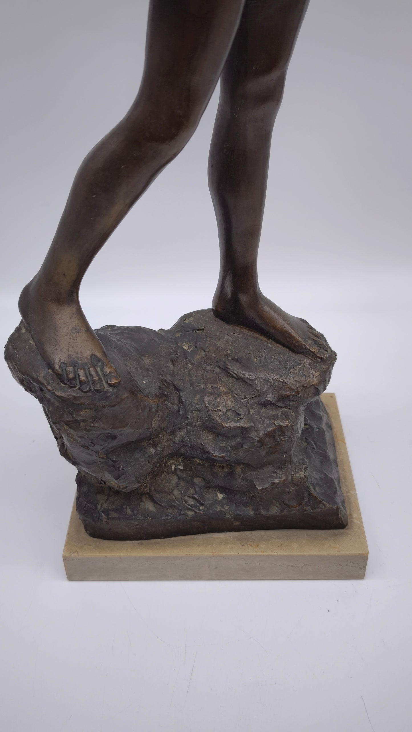 81458 Statua acquaiolo in bronzo su base in marmo firmata De Martino