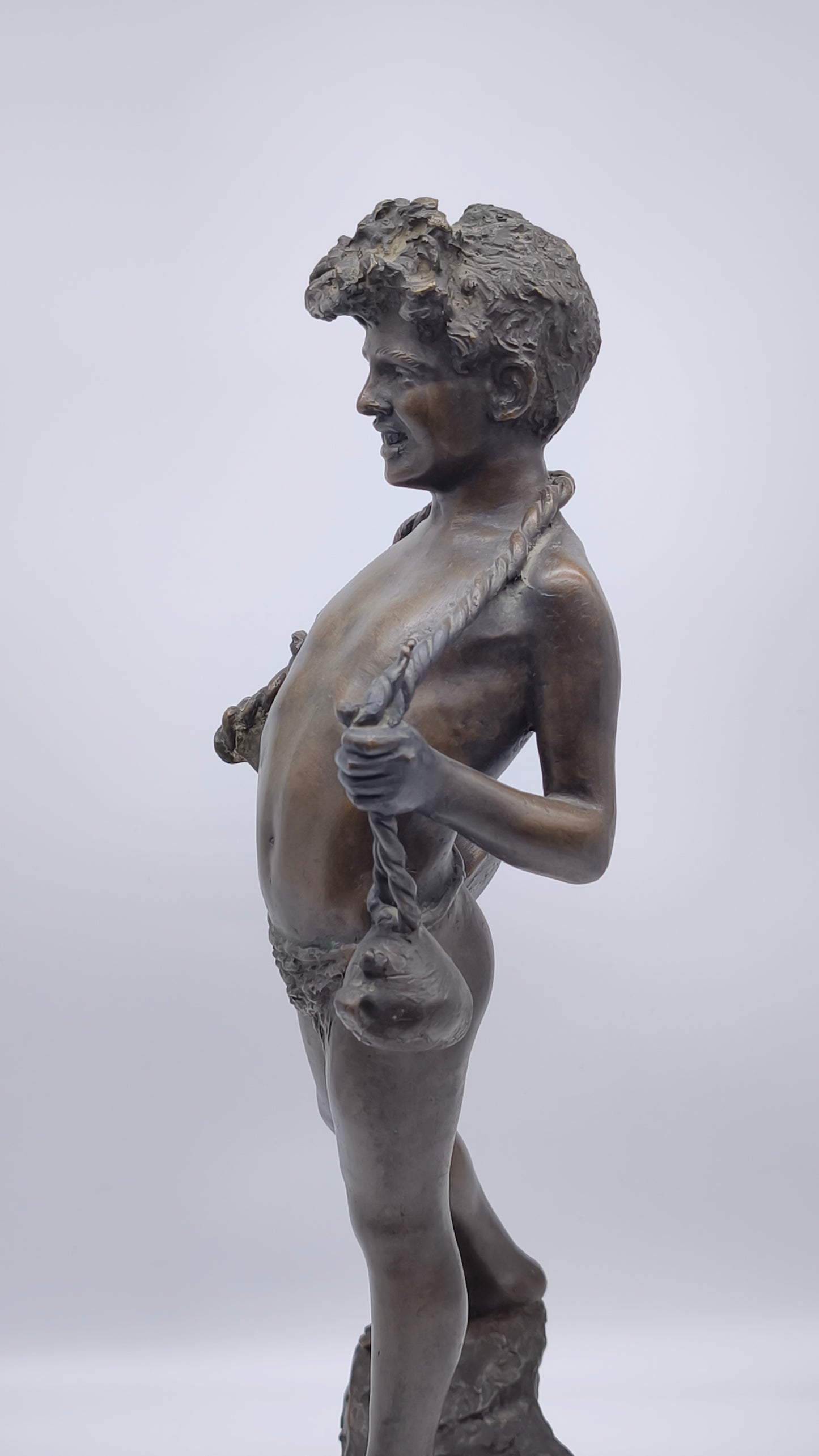 81458 Statua acquaiolo in bronzo su base in marmo firmata De Martino