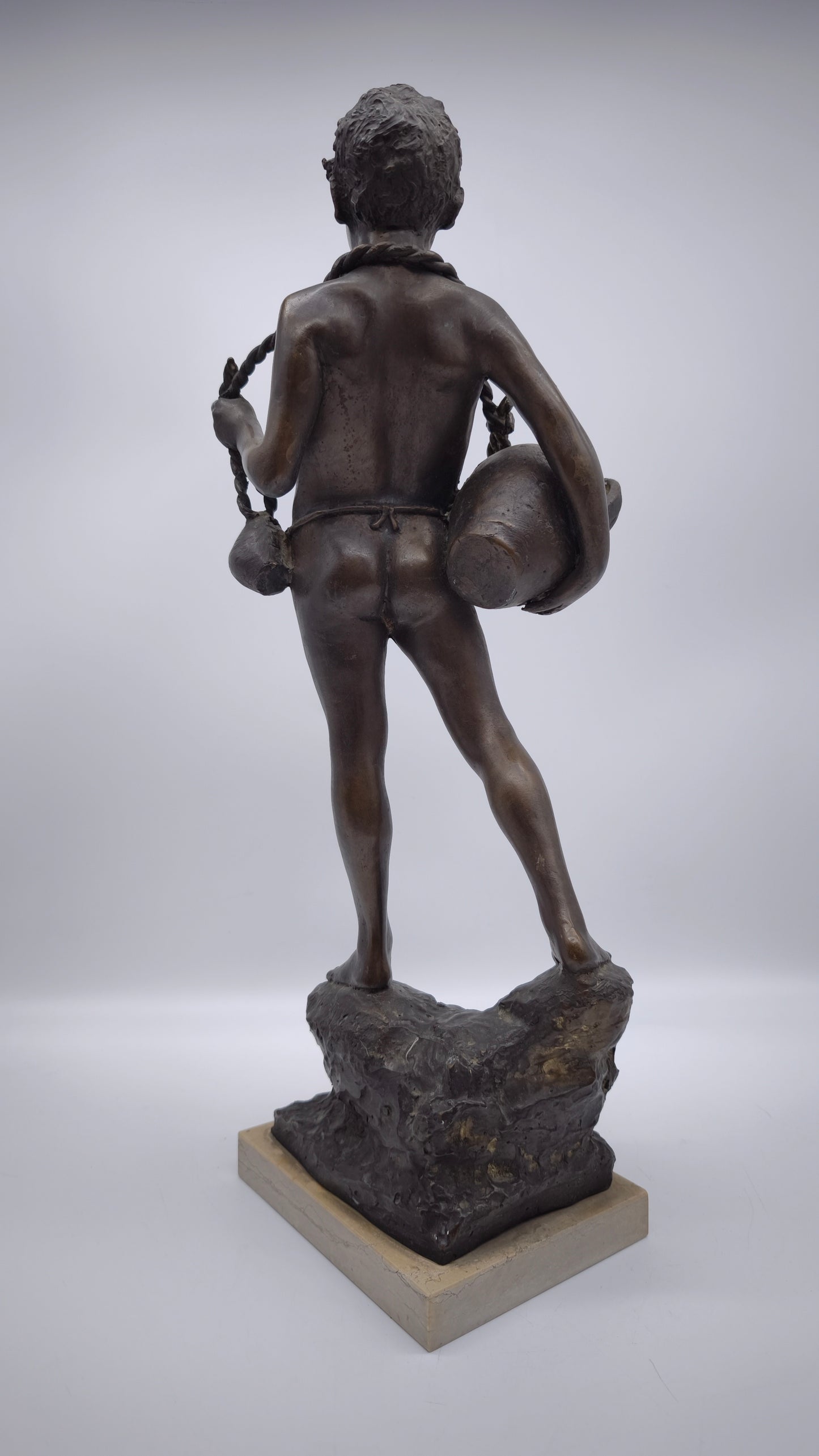 81458 Statua acquaiolo in bronzo su base in marmo firmata De Martino