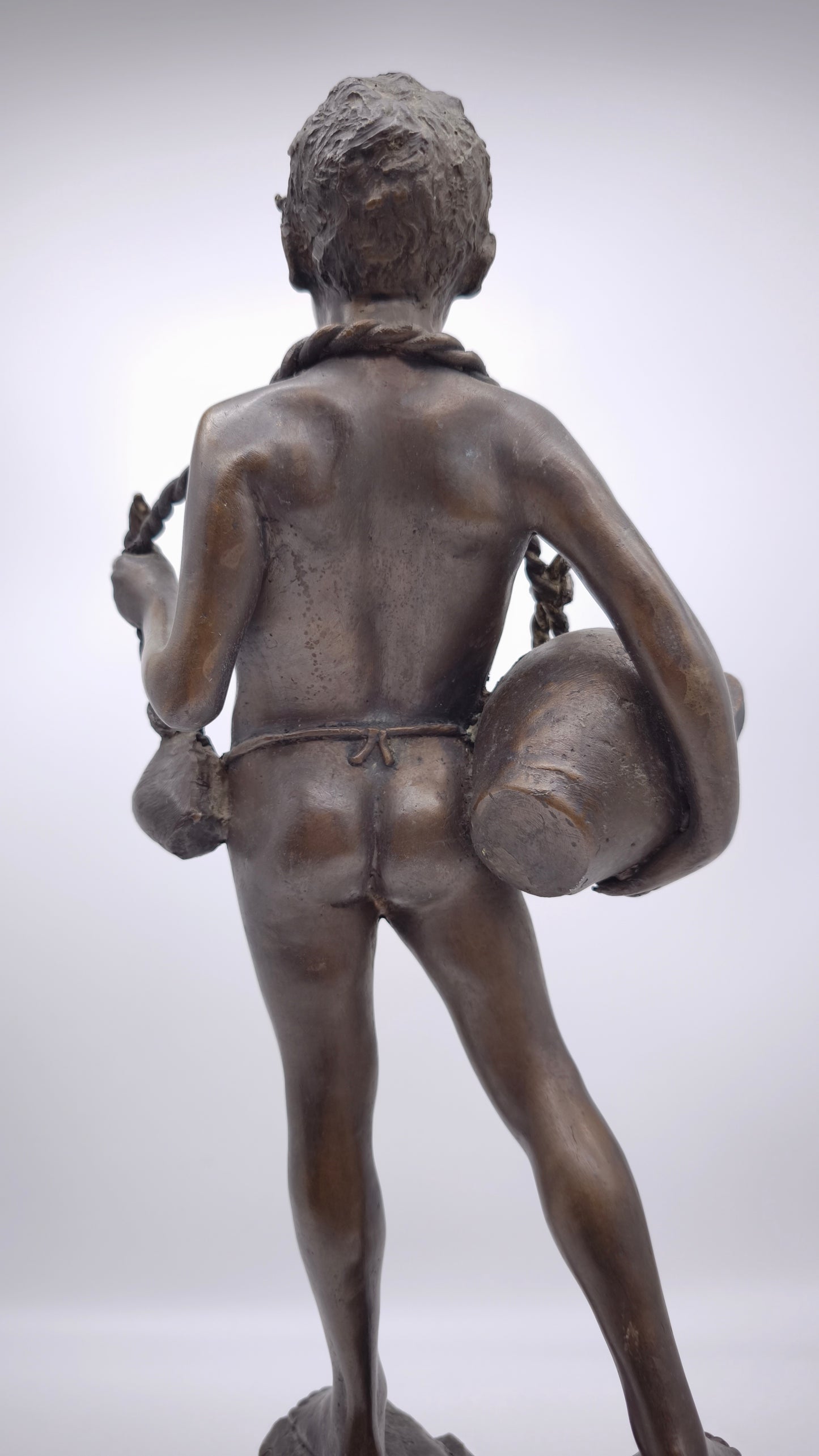 81458 Statua acquaiolo in bronzo su base in marmo firmata De Martino
