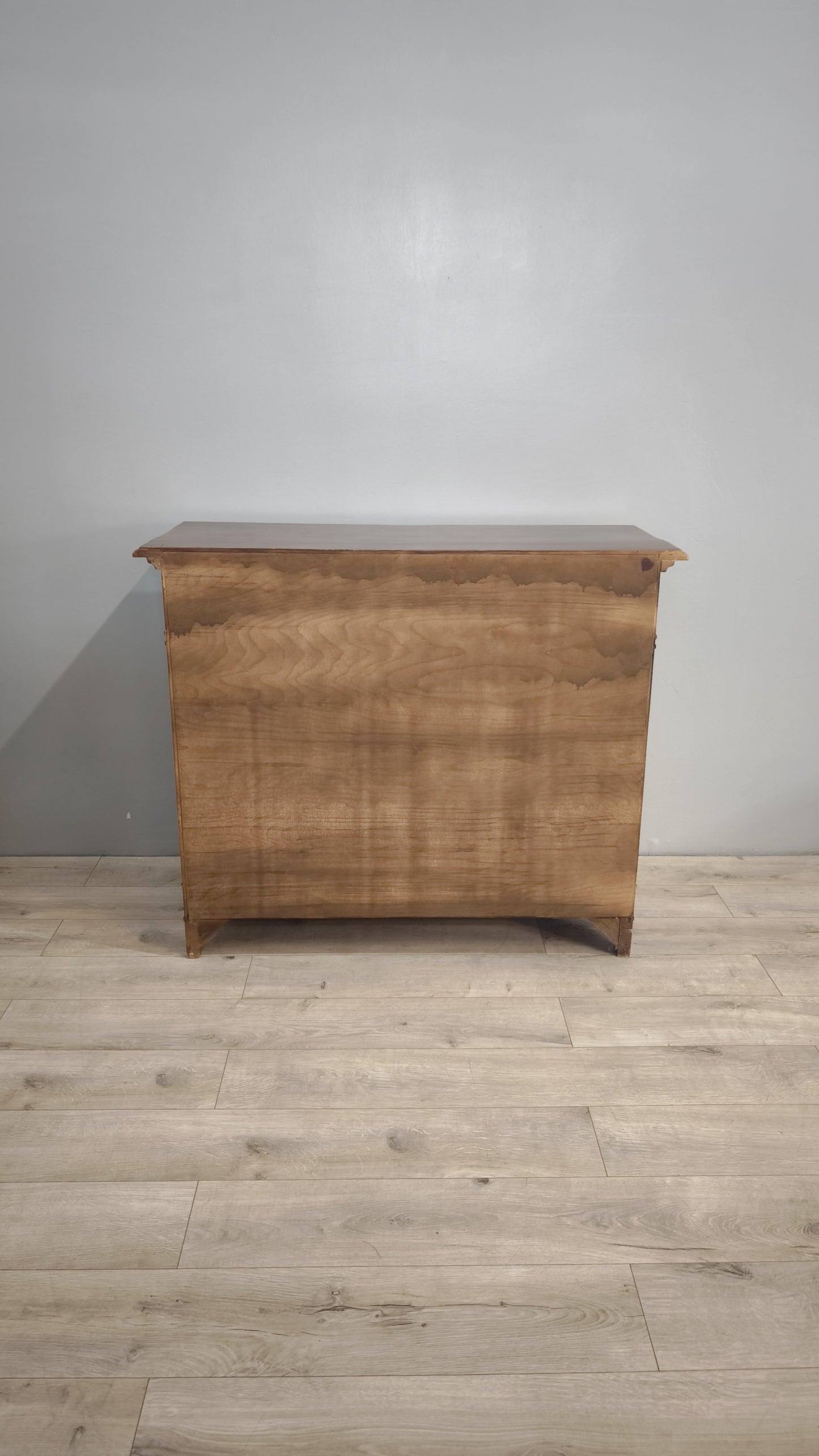 82766 Comò in legno massello con cinque cassetti