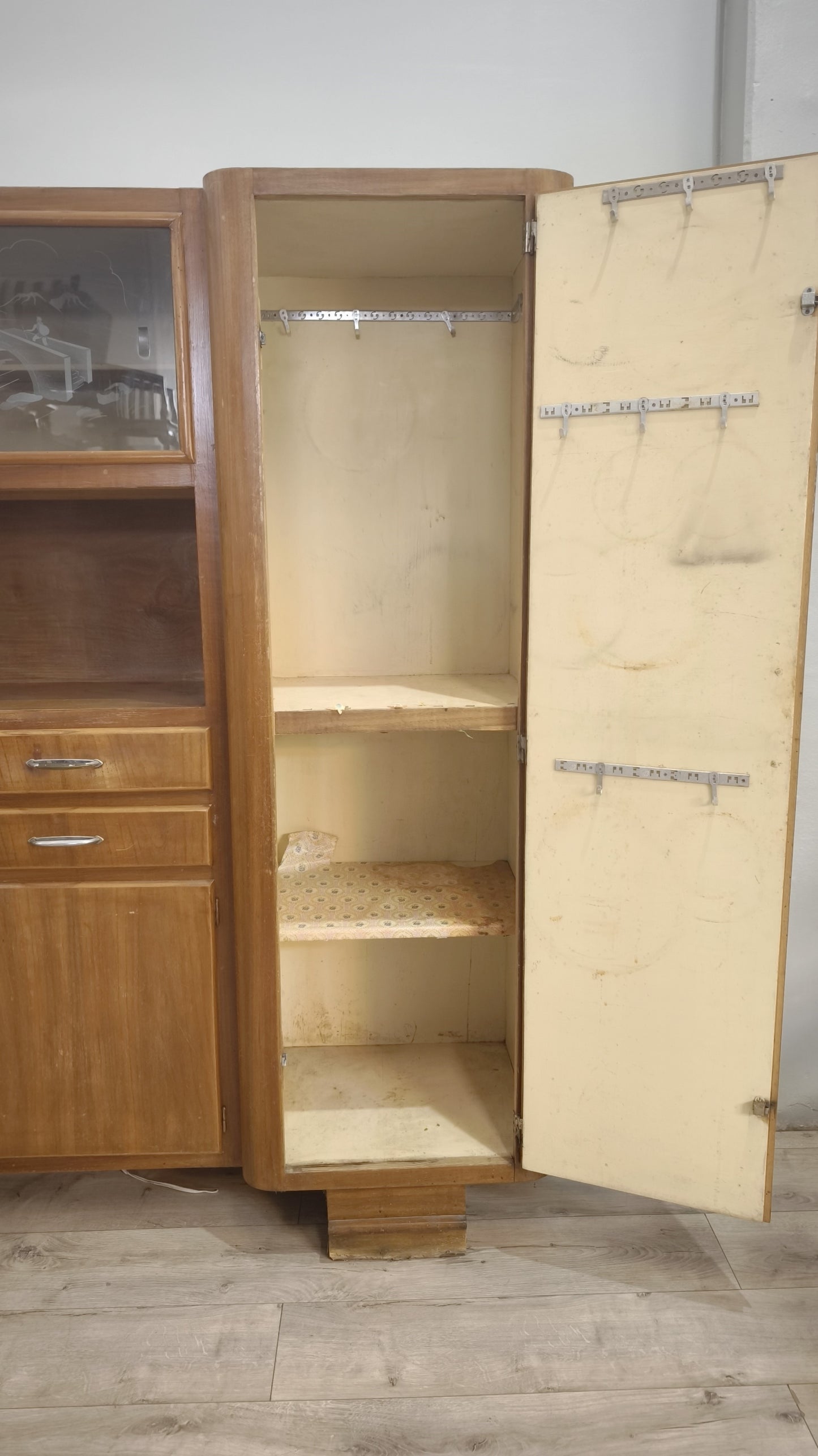 82933 Credenza mettitutto anni '50 in legno