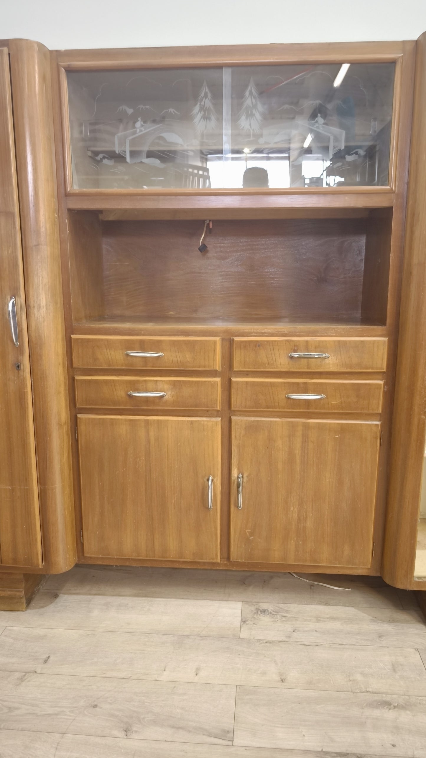 82933 Credenza mettitutto anni '50 in legno
