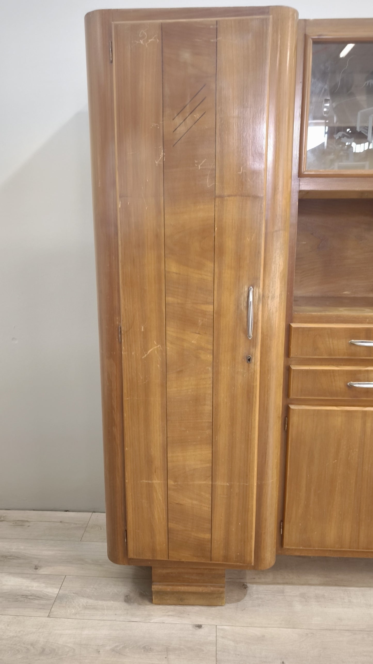 82933 Credenza mettitutto anni '50 in legno