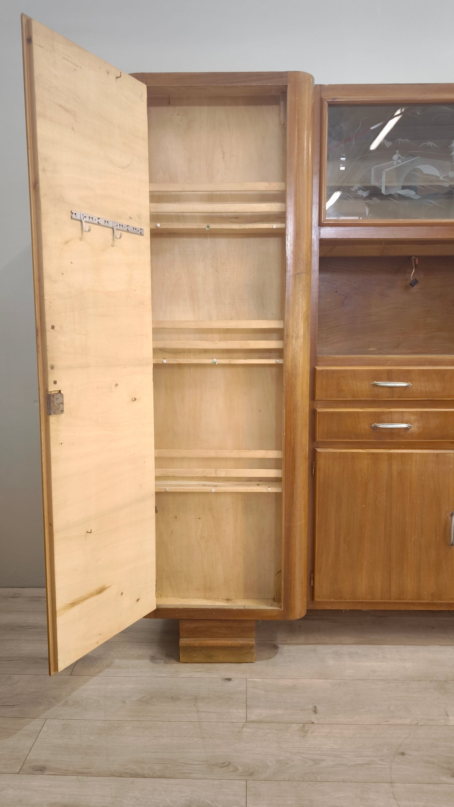 82933 Credenza mettitutto anni '50 in legno