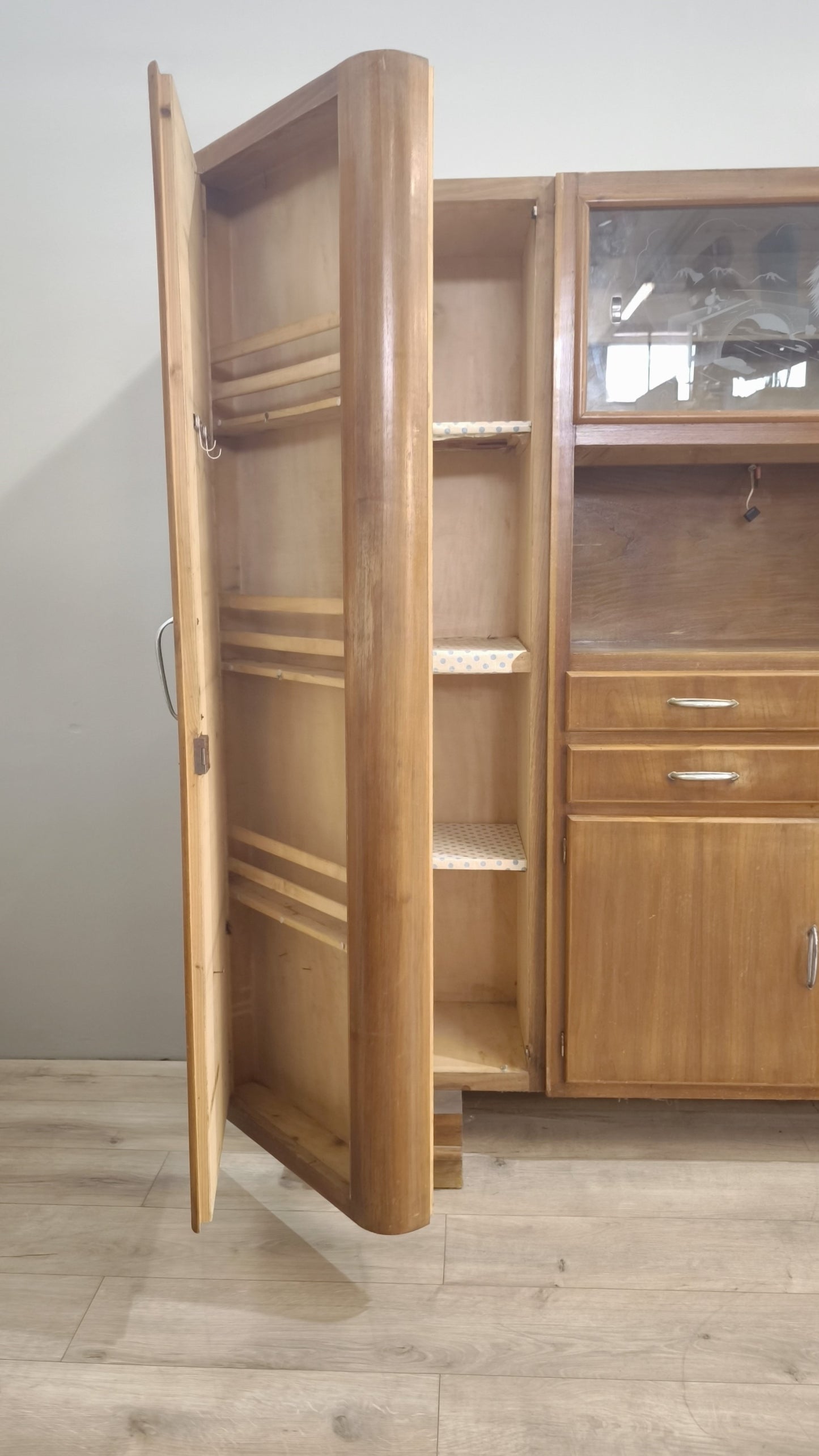 82933 Credenza mettitutto anni '50 in legno