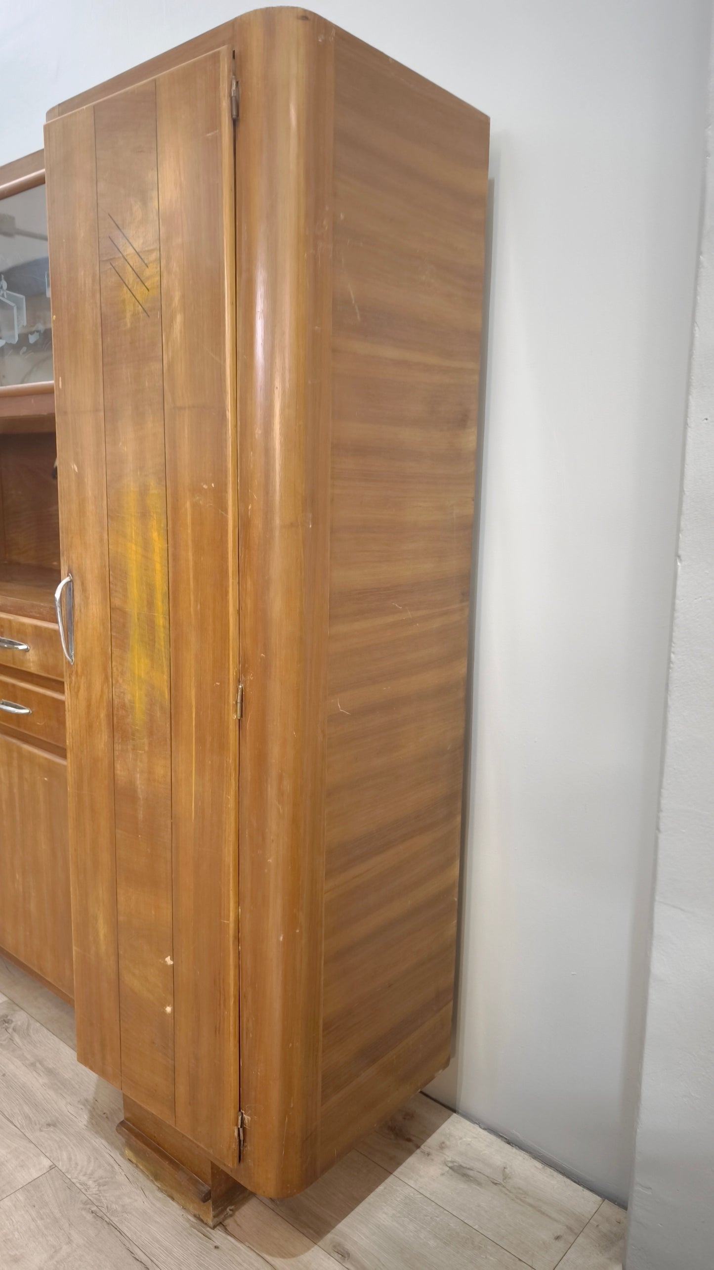 82933 Credenza mettitutto anni '50 in legno